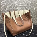 1比1原單VALENTINO華倫天奴包包 ROCKSTUD TOTE BAG雙面購物包 米黃-棕色