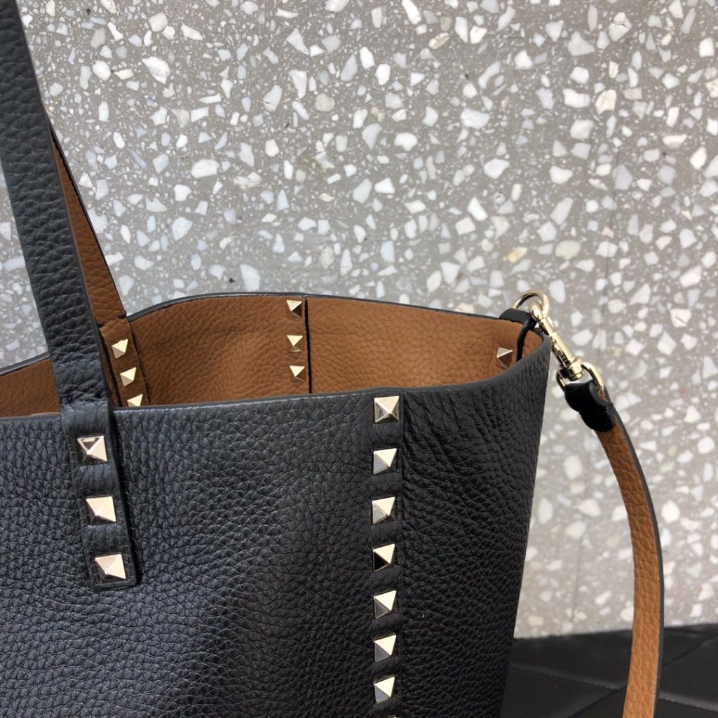 1比1原單VALENTINO華倫天奴包包 ROCKSTUD TOTE BAG雙面購物包 黑-棕