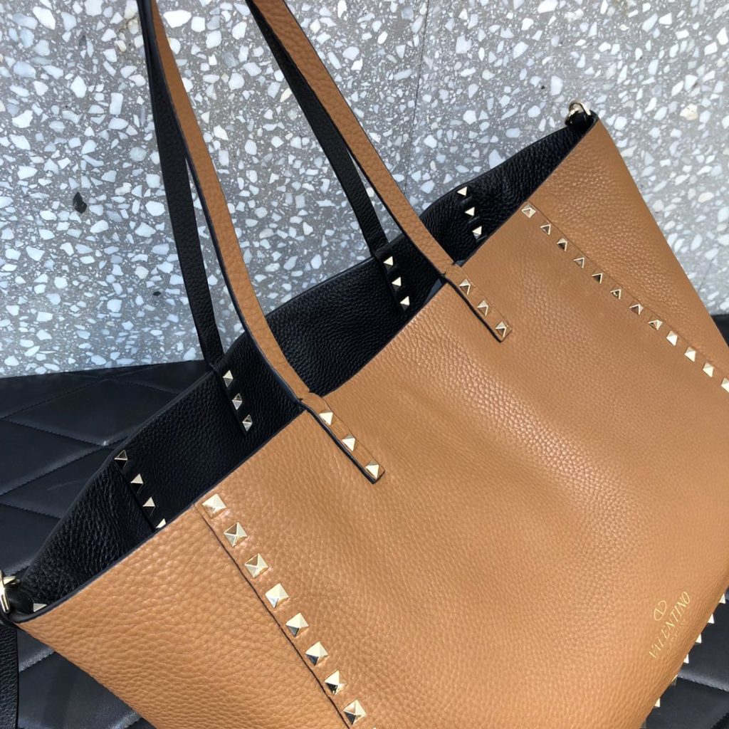 1比1原單VALENTINO華倫天奴包包 ROCKSTUD TOTE BAG雙面購物包 黑-棕