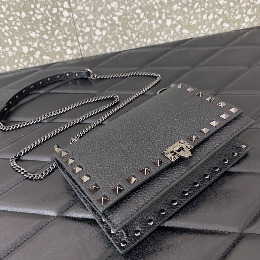 原單VALENTINO華倫天奴包包 Garavani ROCKSTUD粒面小牛皮鏈條手袋 黑色