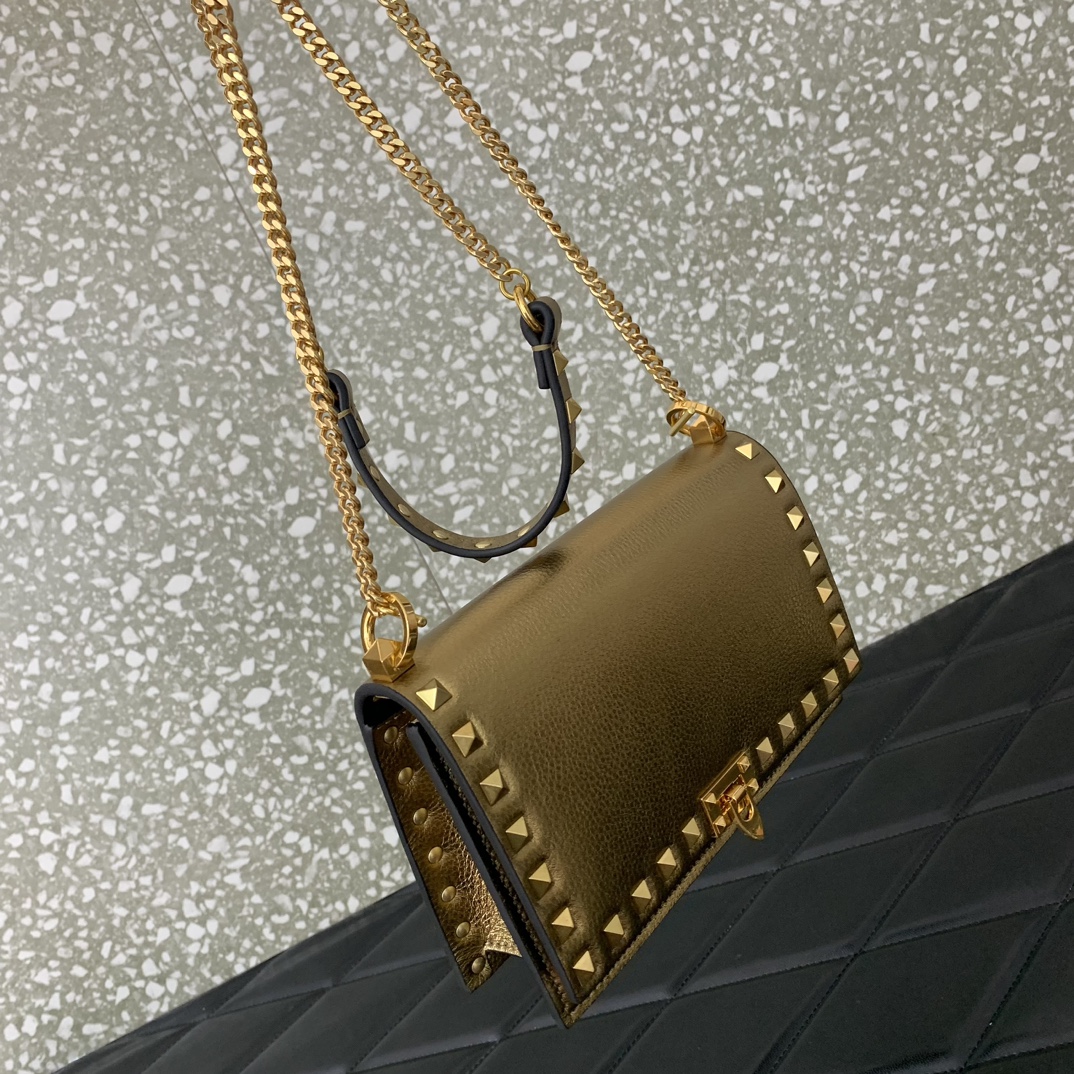 原單VALENTINO華倫天奴包包 Garavani ROCKSTUD粒面小牛皮鏈條手袋 金色