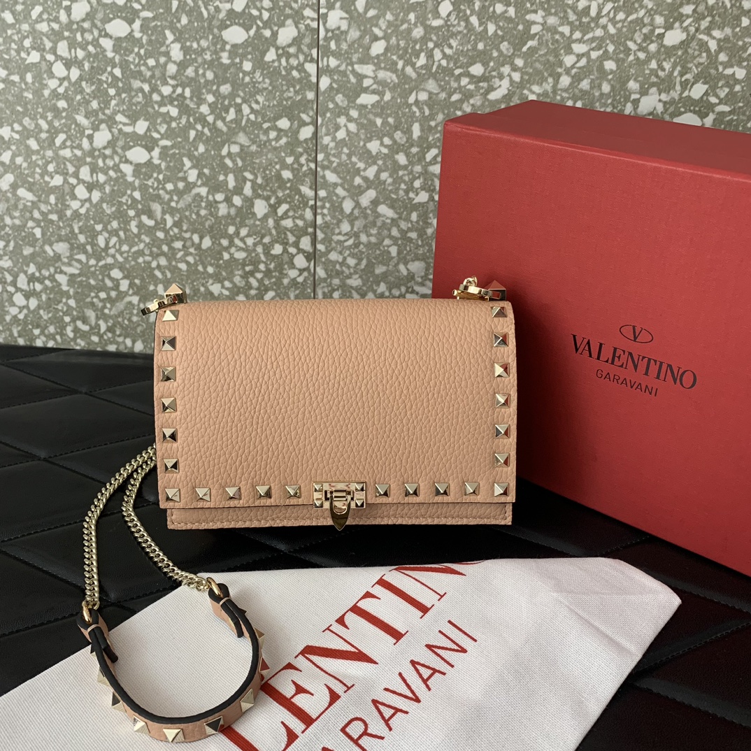 原單VALENTINO華倫天奴包包 Garavani ROCKSTUD粒面小牛皮鏈條手袋 杏色