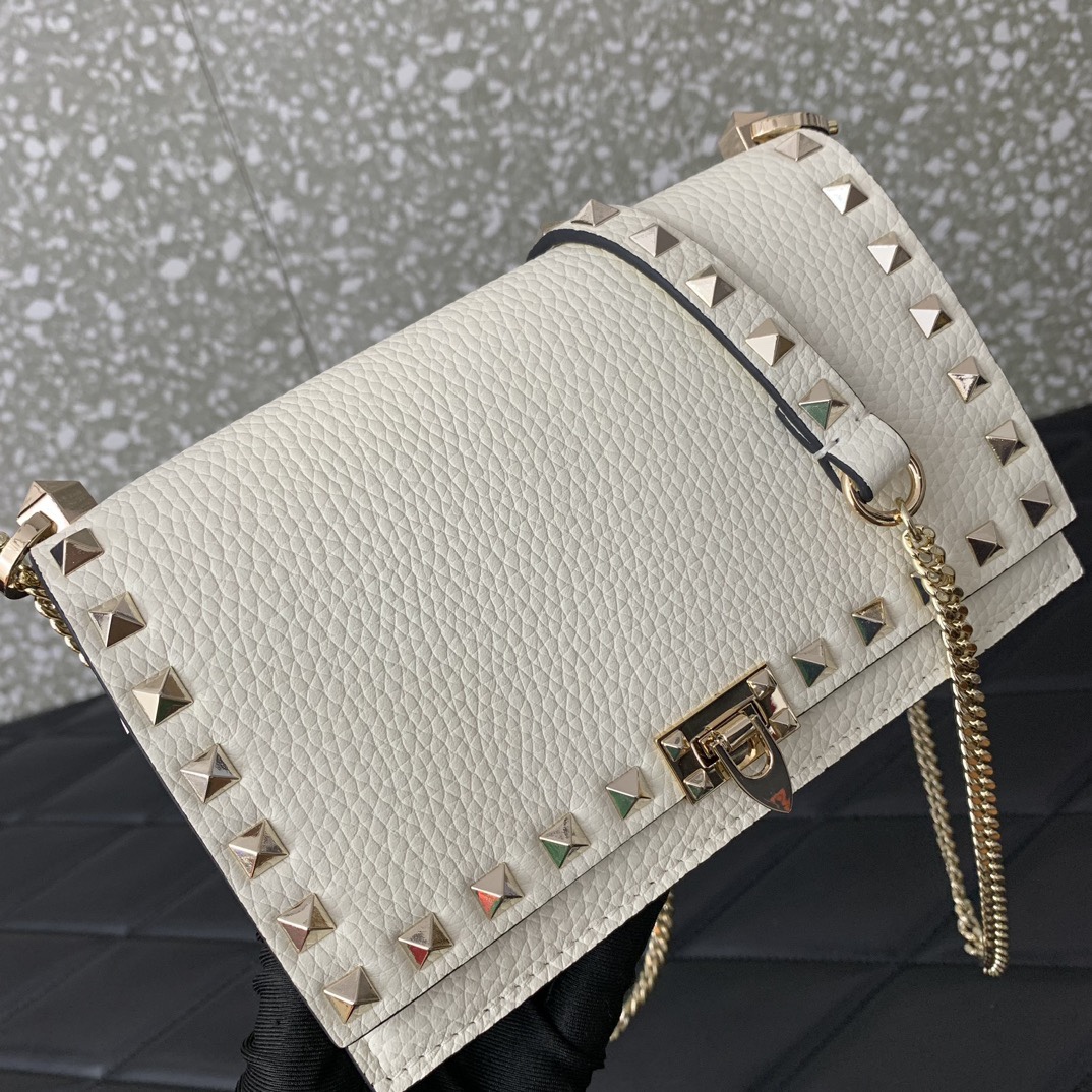 原單VALENTINO華倫天奴包包 Garavani ROCKSTUD粒面小牛皮鏈條手袋 米白