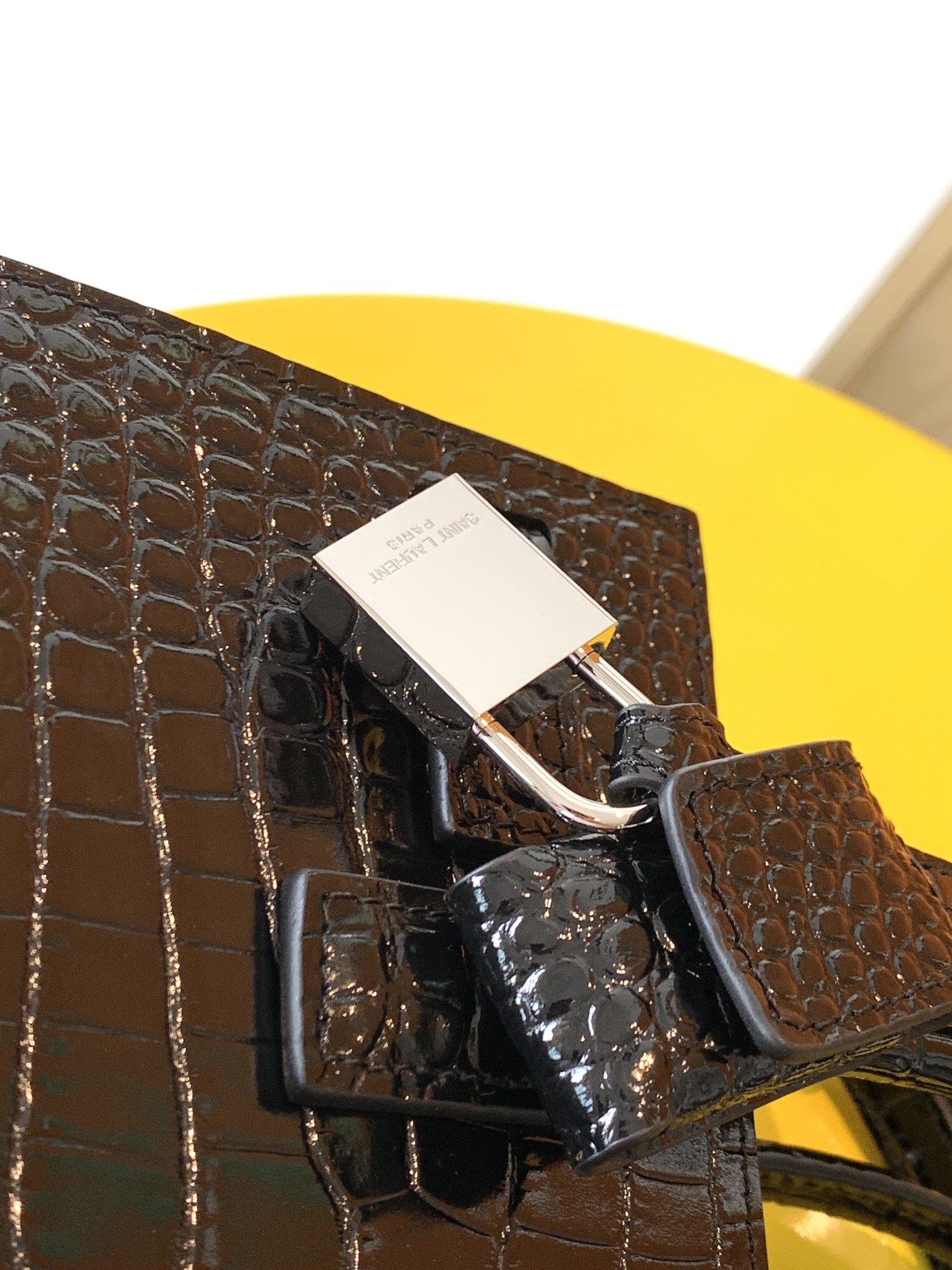 高仿YSL聖羅蘭包包 sac de jour鱷魚壓紋光面皮革NANO手袋 小型黑色