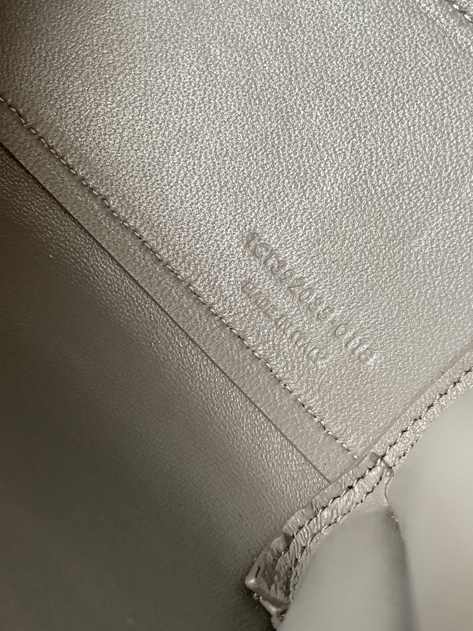 高仿YSL聖羅蘭包包 sac de jour鱷魚壓紋光面皮革NANO手袋 灰色