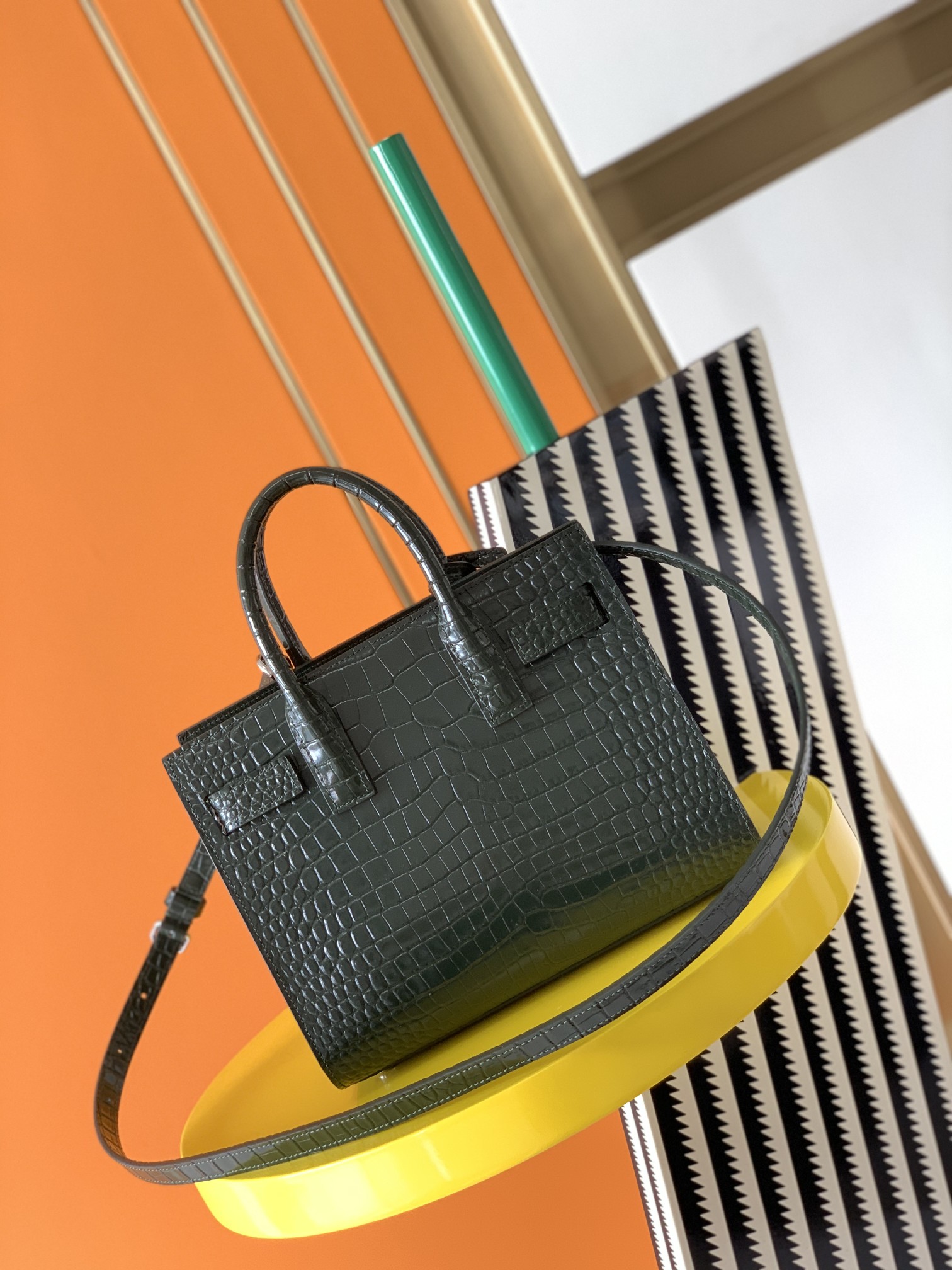 高仿YSL聖羅蘭包包 sac de jour鱷魚壓紋光面皮革NANO手袋 緑色
