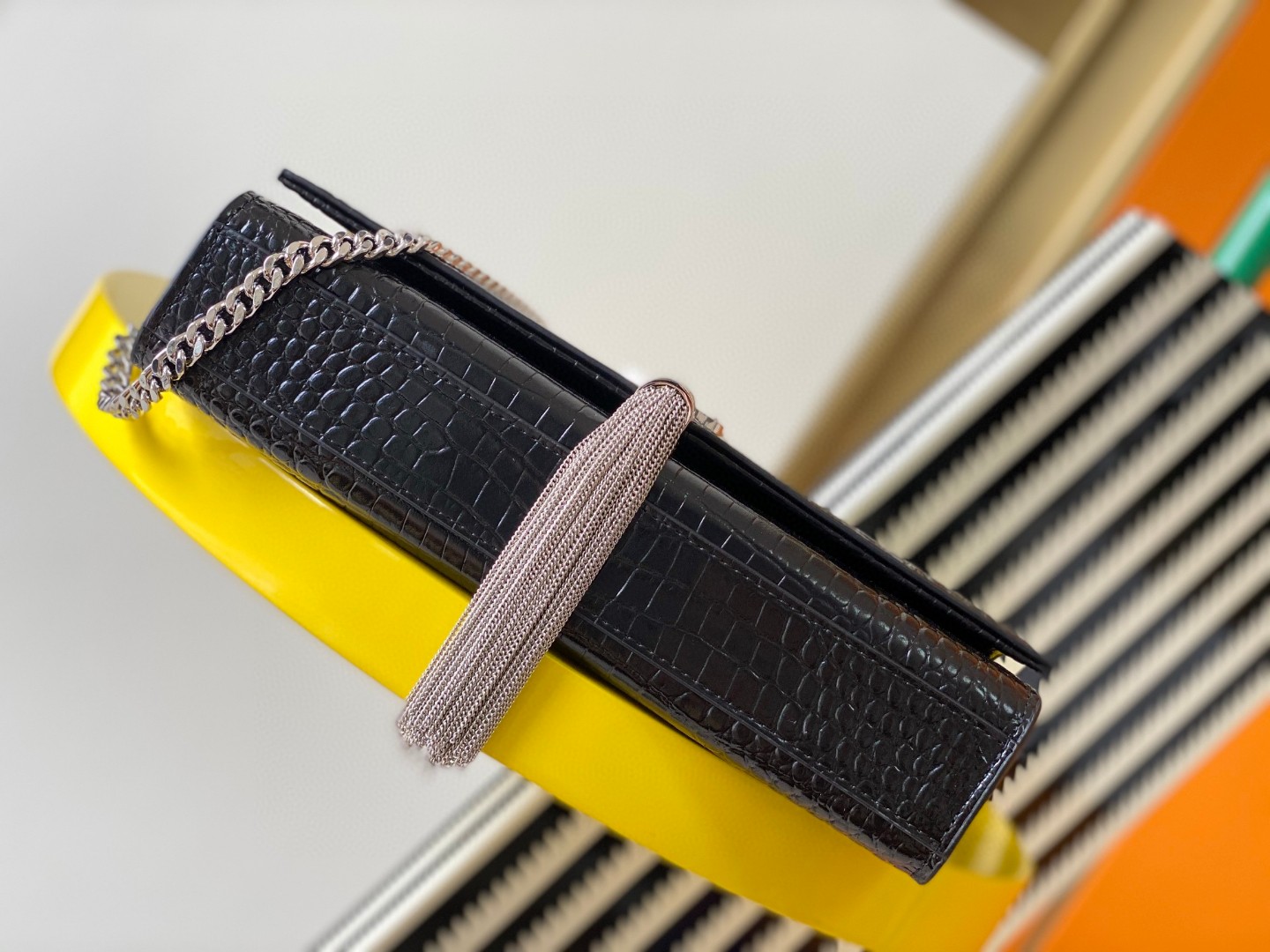 1比1複刻YSL聖羅蘭包包 kate鱷魚壓紋皮革中型流蘇手袋 黑銀