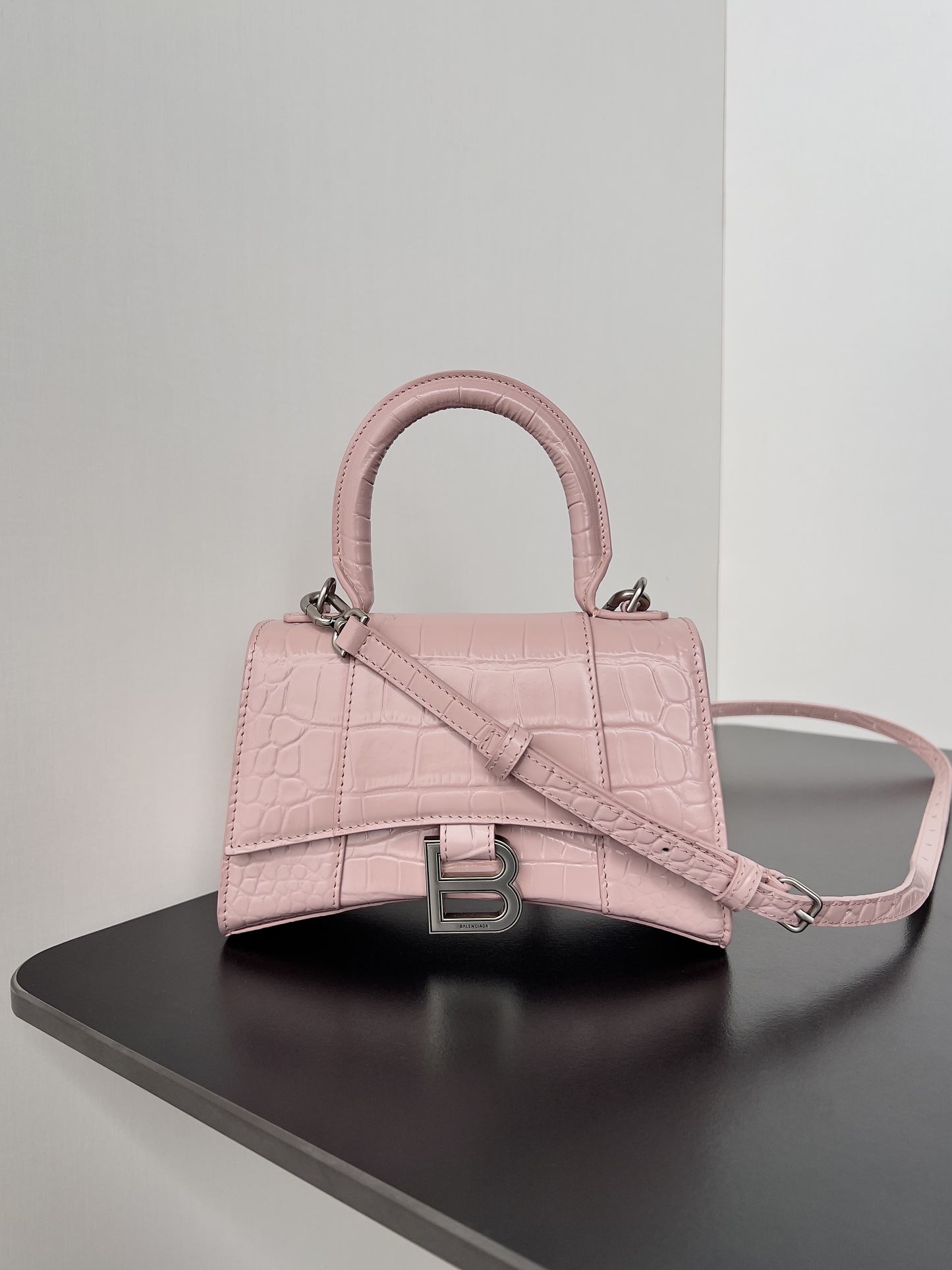 高仿balenciaga巴黎世家 HOURGLASS 加小號鱷魚紋壓紋手提包沙漏包冰粉