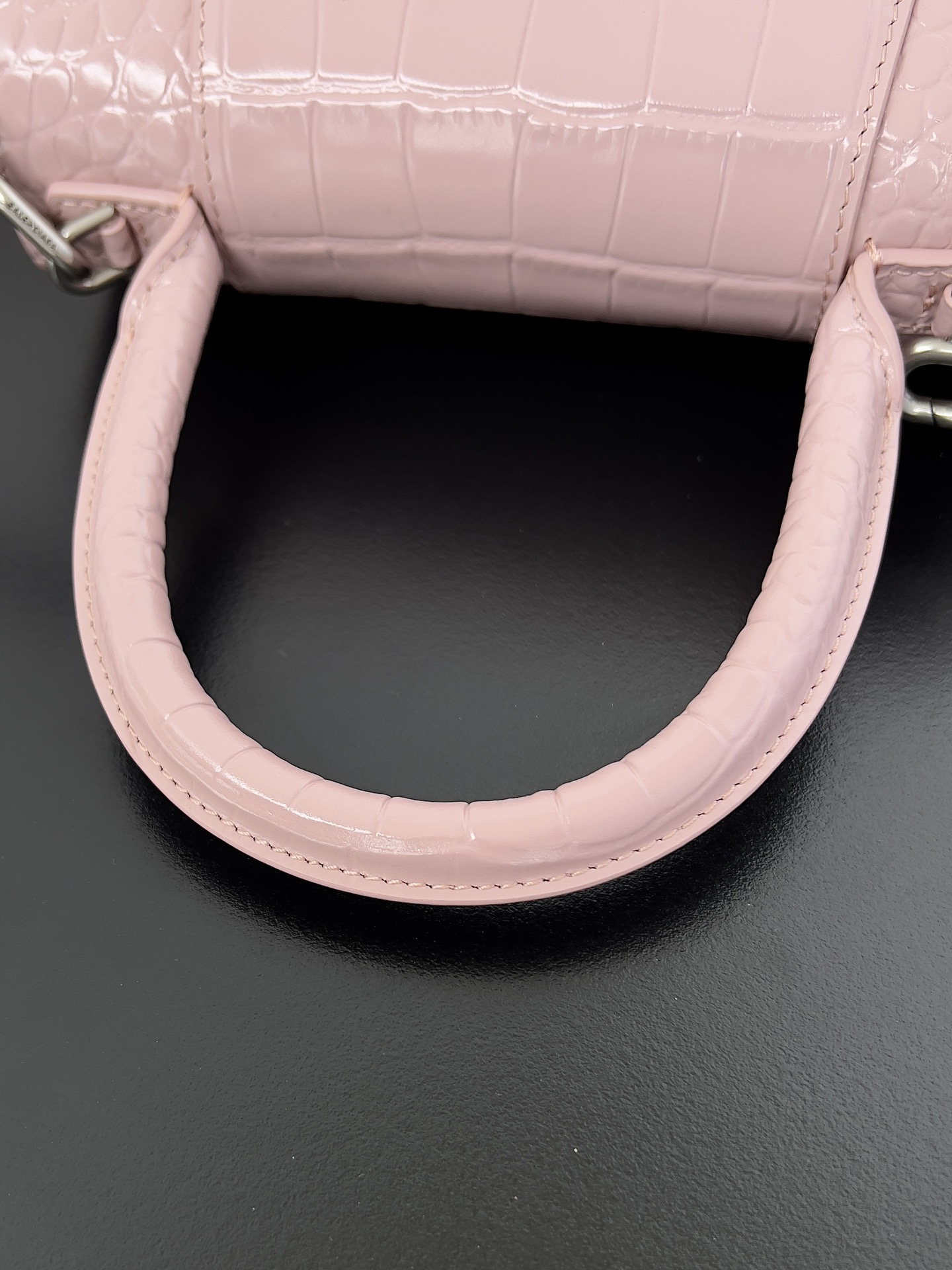 高仿balenciaga巴黎世家 HOURGLASS 鱷魚紋壓紋手提包沙漏包冰粉
