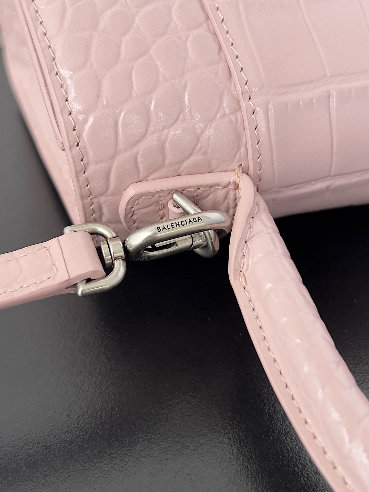 高仿balenciaga巴黎世家 HOURGLASS 鱷魚紋壓紋手提包沙漏包冰粉
