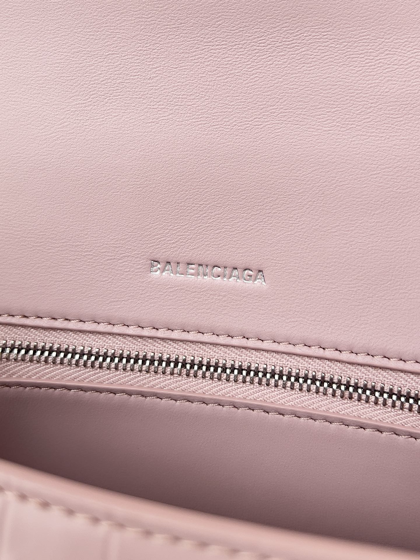 高仿balenciaga巴黎世家 HOURGLASS 鱷魚紋壓紋手提包沙漏包冰粉