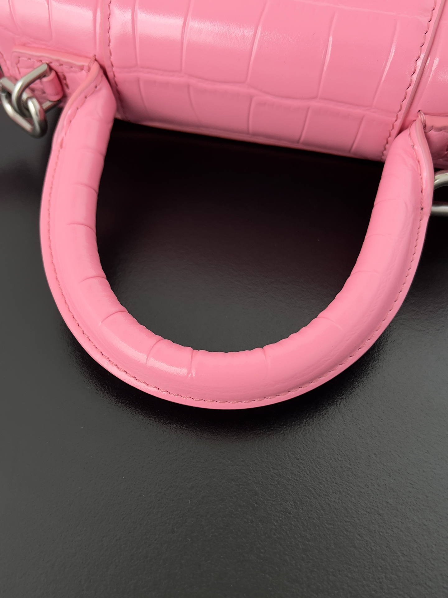 原單balenciaga巴黎世家 HOURGLASS 加小號鱷魚紋壓紋手提包沙漏包粉色