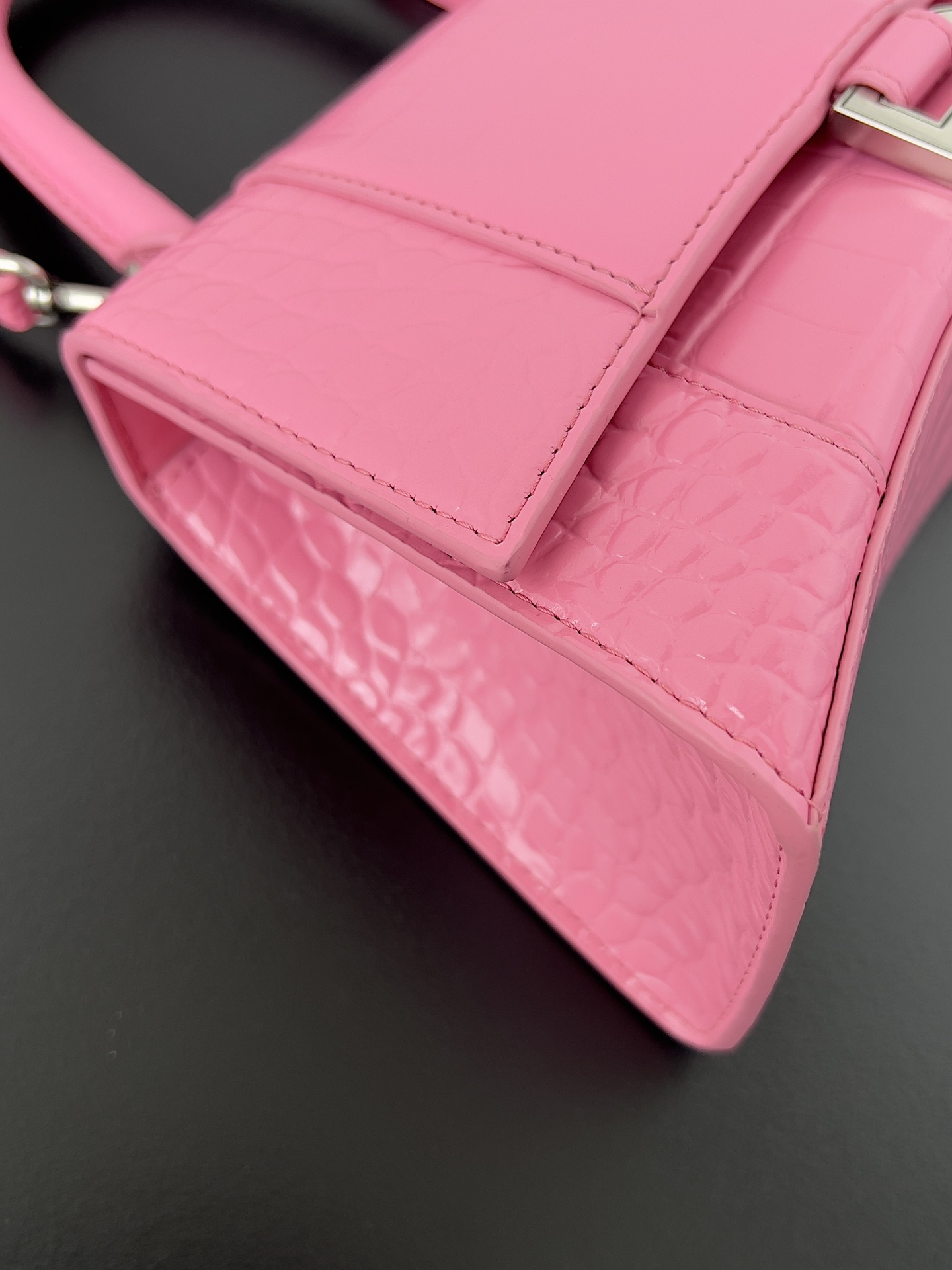 原單balenciaga巴黎世家 HOURGLASS 鱷魚紋壓紋手提包沙漏包粉色