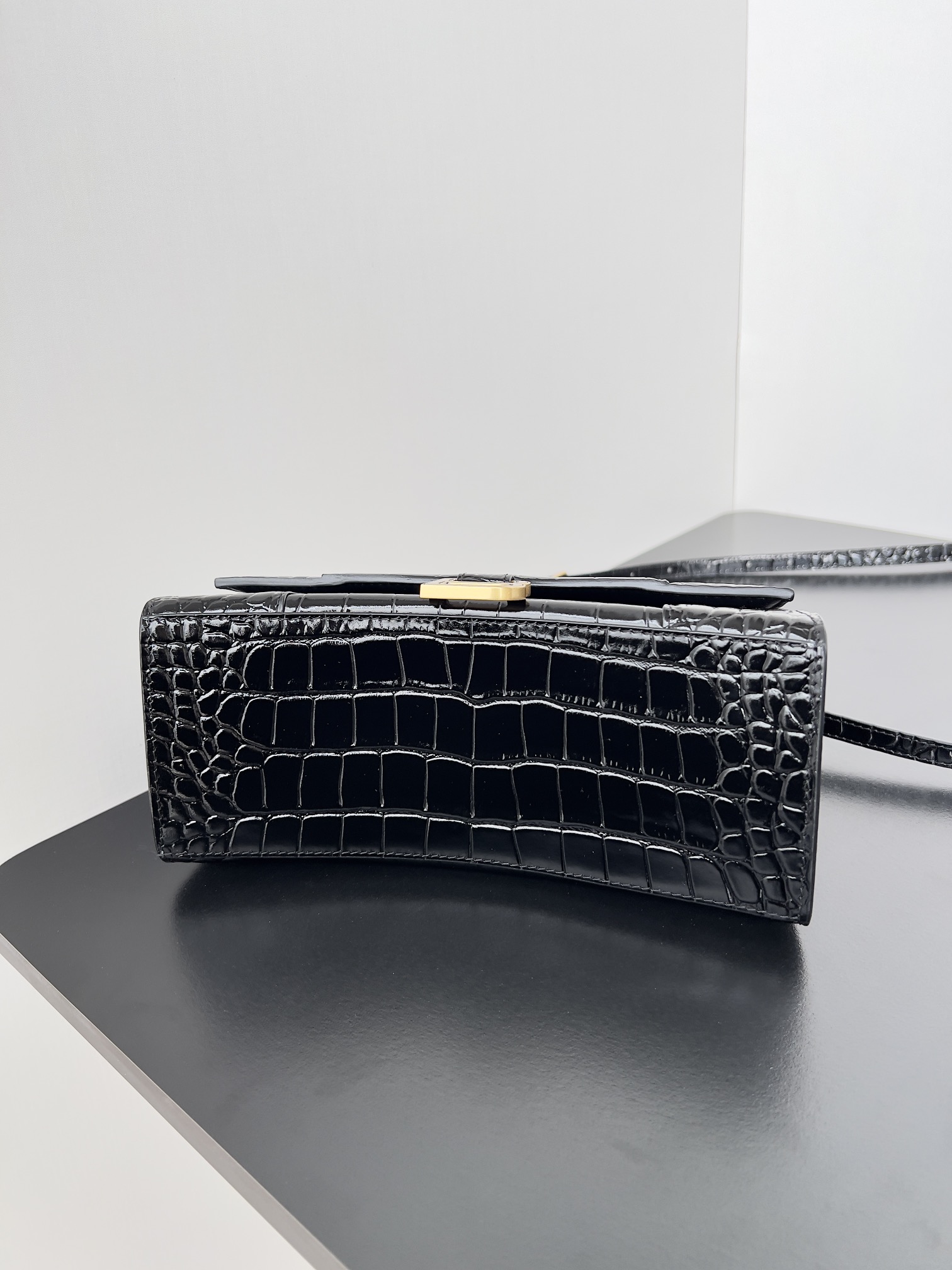 高仿balenciaga巴黎世家 HOURGLASS 鱷魚紋壓紋手提包沙漏包 黑色金扣