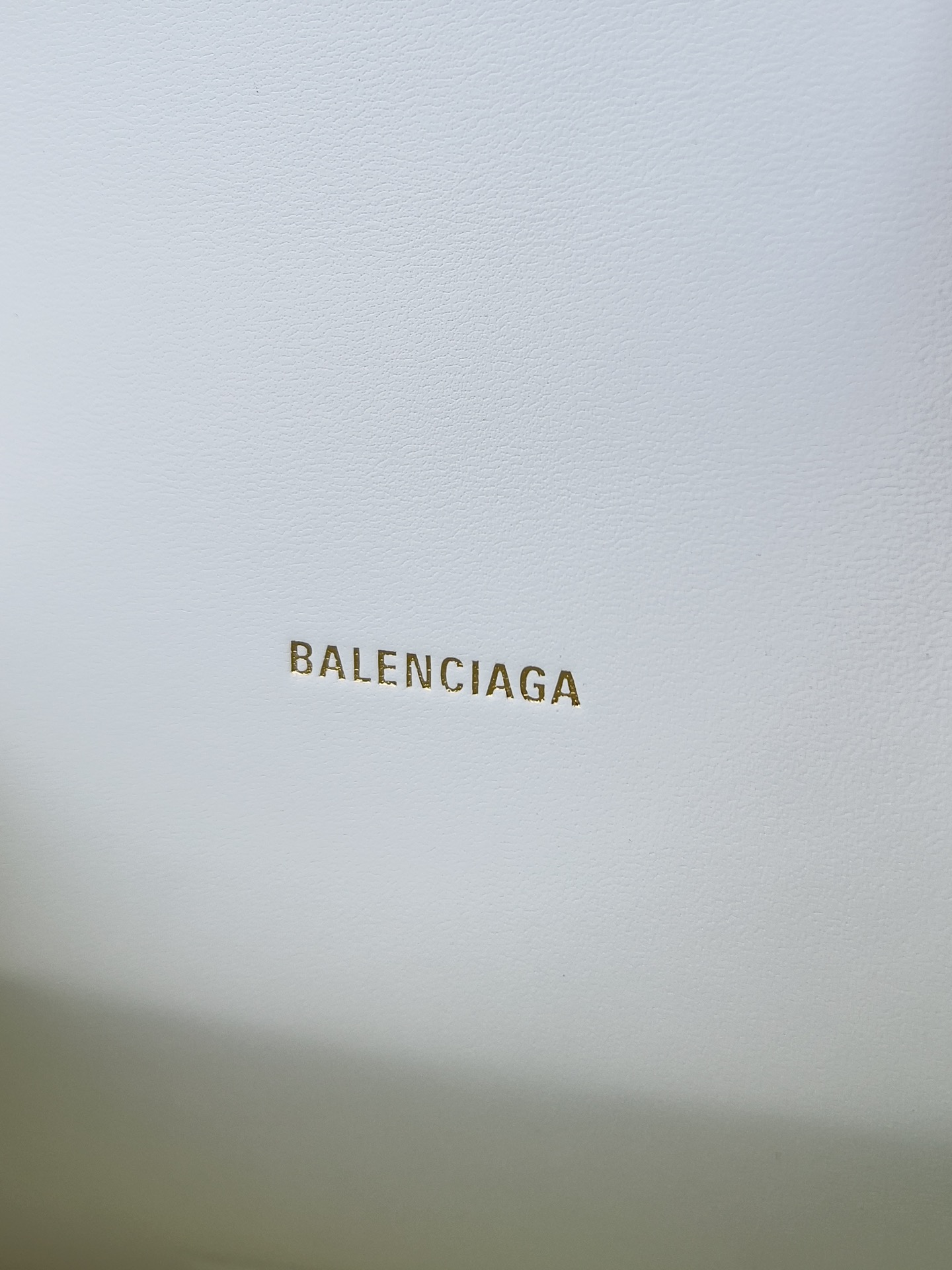 高仿balenciaga巴黎世家 HOURGLASS 加小號鱷魚紋壓紋手提包沙漏包 白色金扣