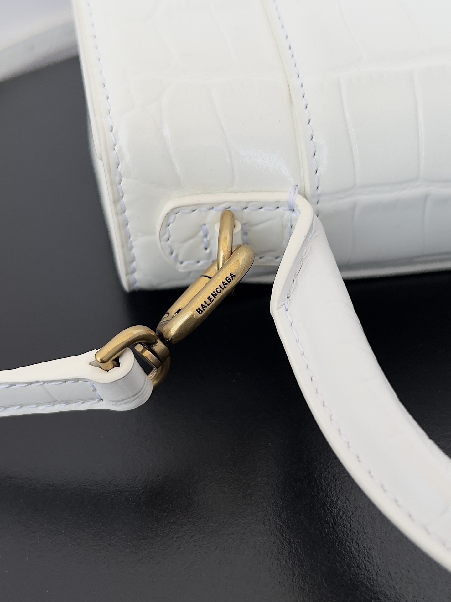 高仿balenciaga巴黎世家 HOURGLASS 加小號鱷魚紋壓紋手提包沙漏包 白色金扣