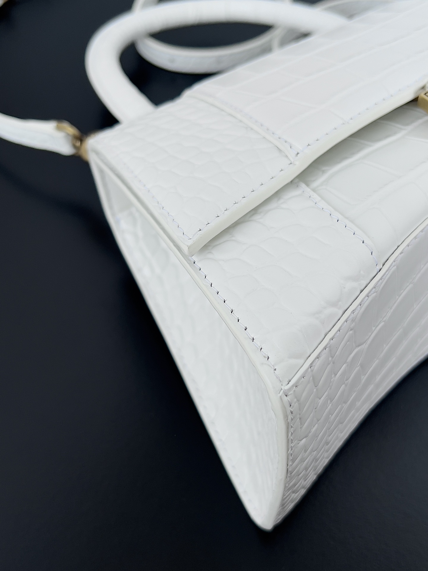 高仿balenciaga巴黎世家 HOURGLASS 鱷魚紋壓紋手提包沙漏包 白色金扣