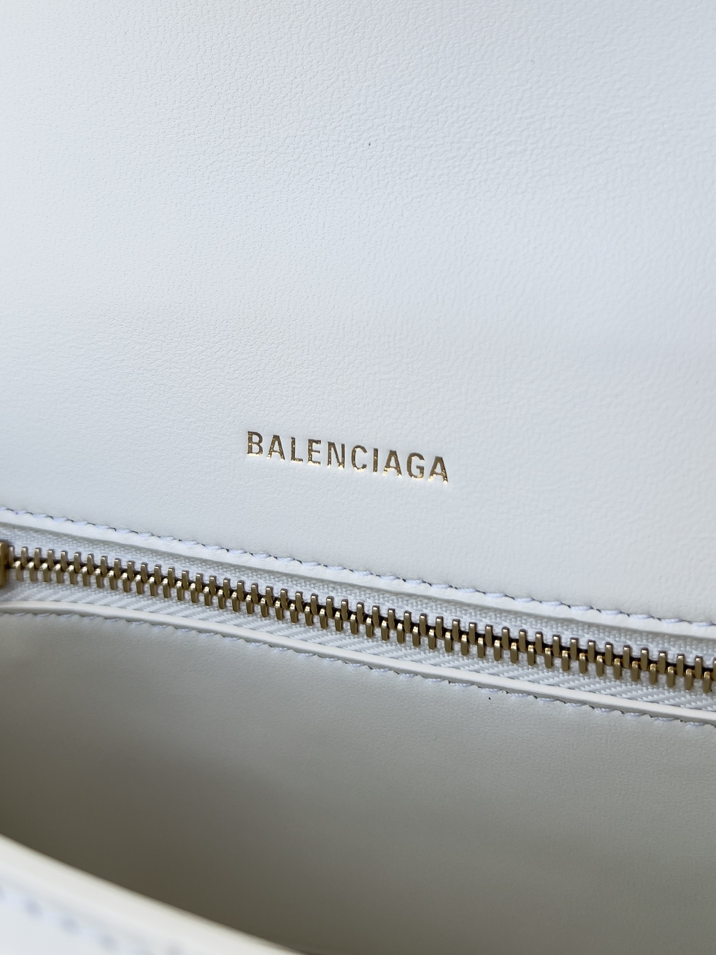 高仿balenciaga巴黎世家 HOURGLASS 鱷魚紋壓紋手提包沙漏包 白色金扣
