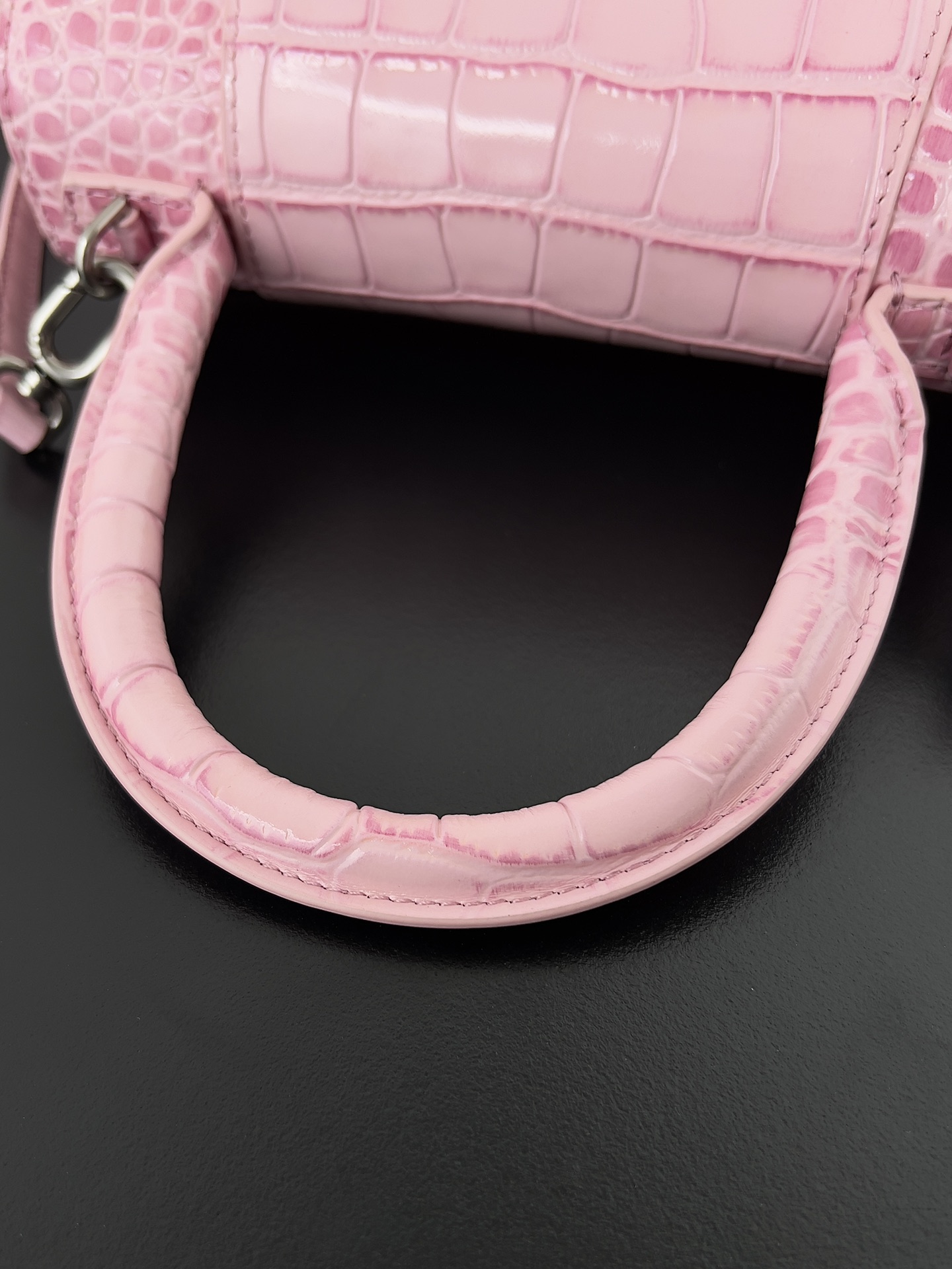 高仿balenciaga巴黎世家 HOURGLASS 鱷魚紋壓紋手提包沙漏包 巴黎粉