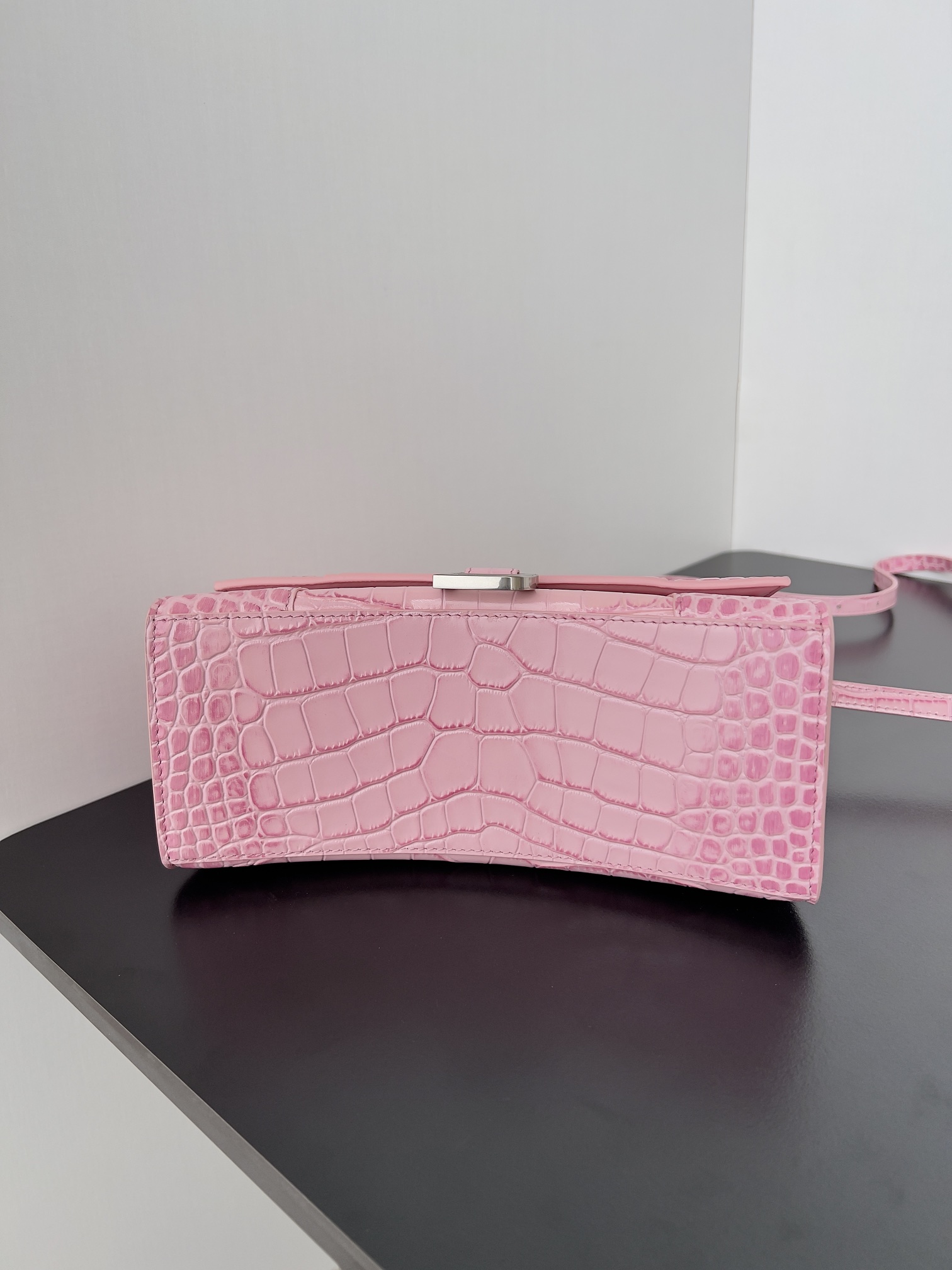 高仿balenciaga巴黎世家 HOURGLASS 鱷魚紋壓紋手提包沙漏包 巴黎粉