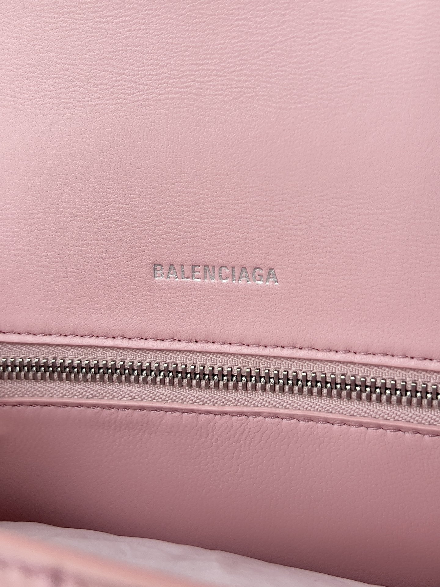 高仿balenciaga巴黎世家 HOURGLASS 鱷魚紋壓紋手提包沙漏包 巴黎粉