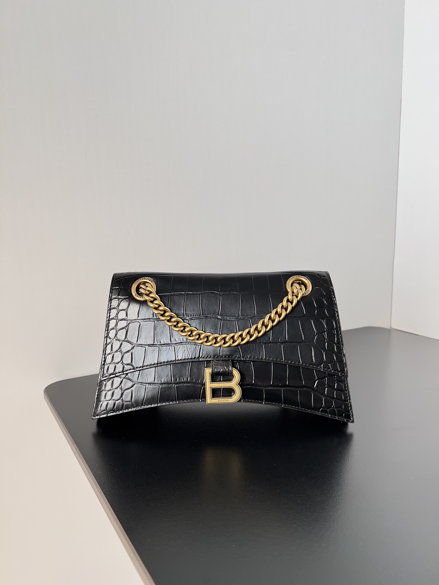 複刻balenciaga巴黎世家 CRUSH小號鱷魚紋壓花鏈帶包 黑色金扣