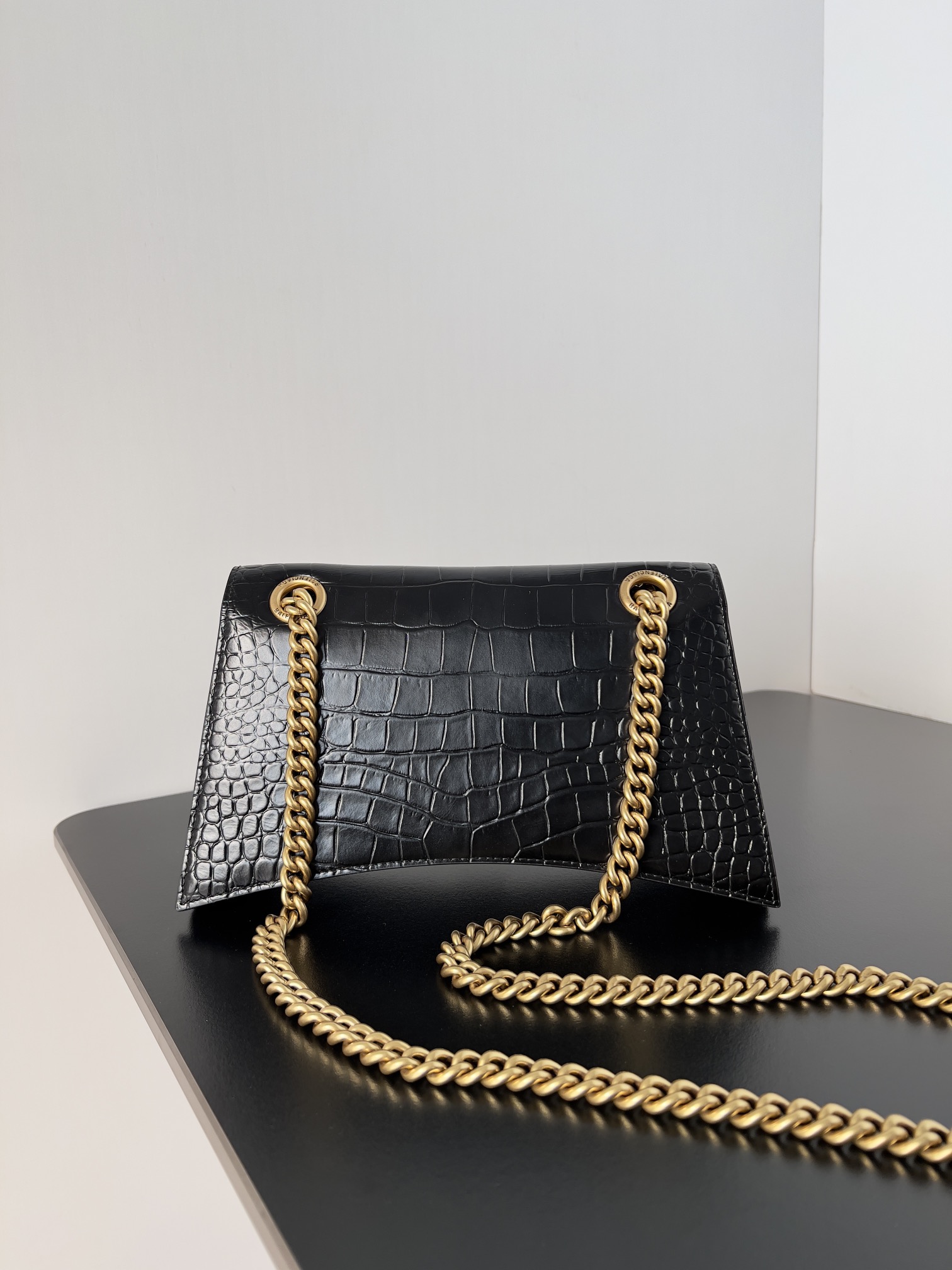 複刻balenciaga巴黎世家 CRUSH小號鱷魚紋壓花鏈帶包 黑色金扣