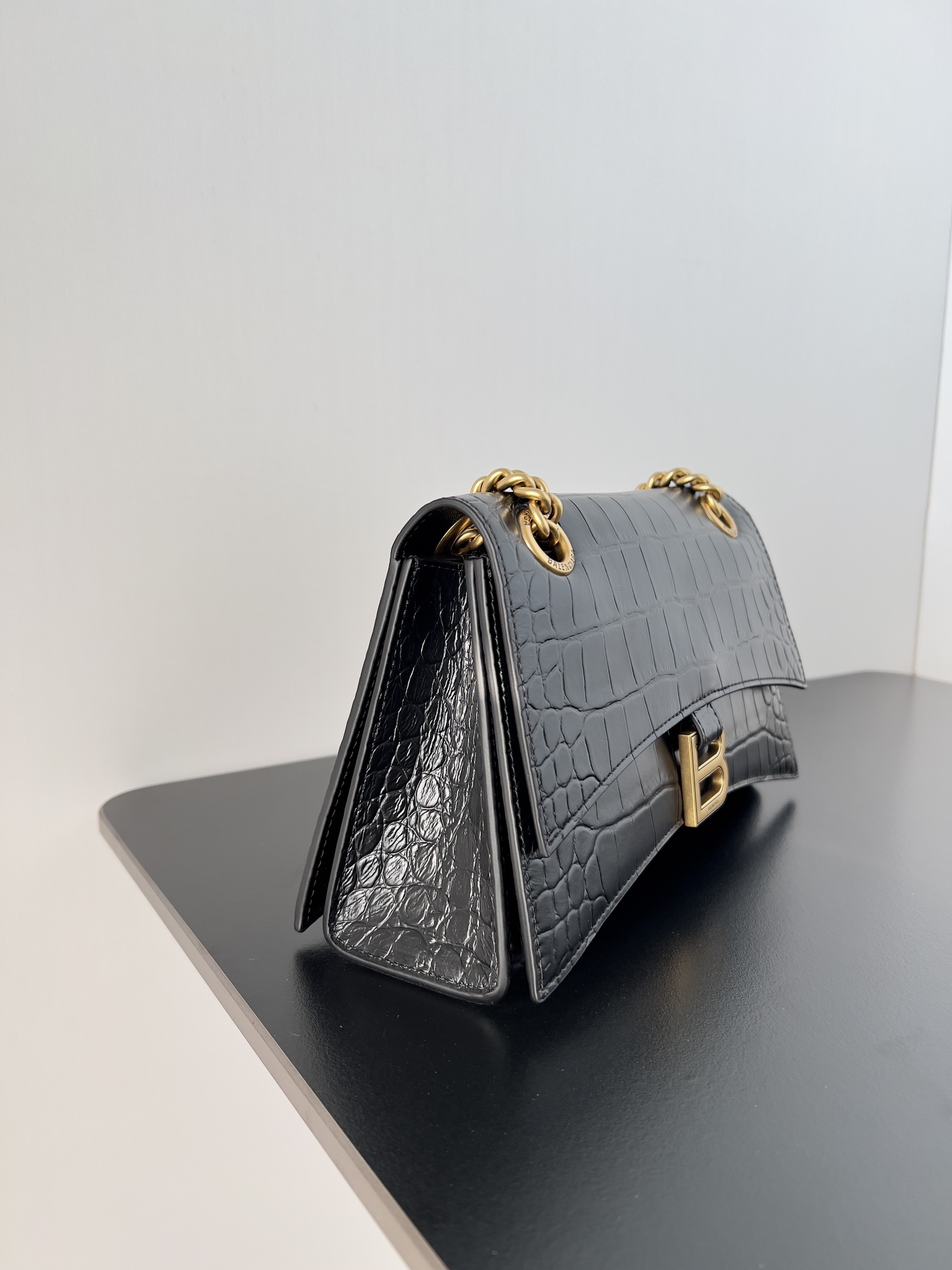 複刻balenciaga巴黎世家 CRUSH小號鱷魚紋壓花鏈帶包 黑色金扣