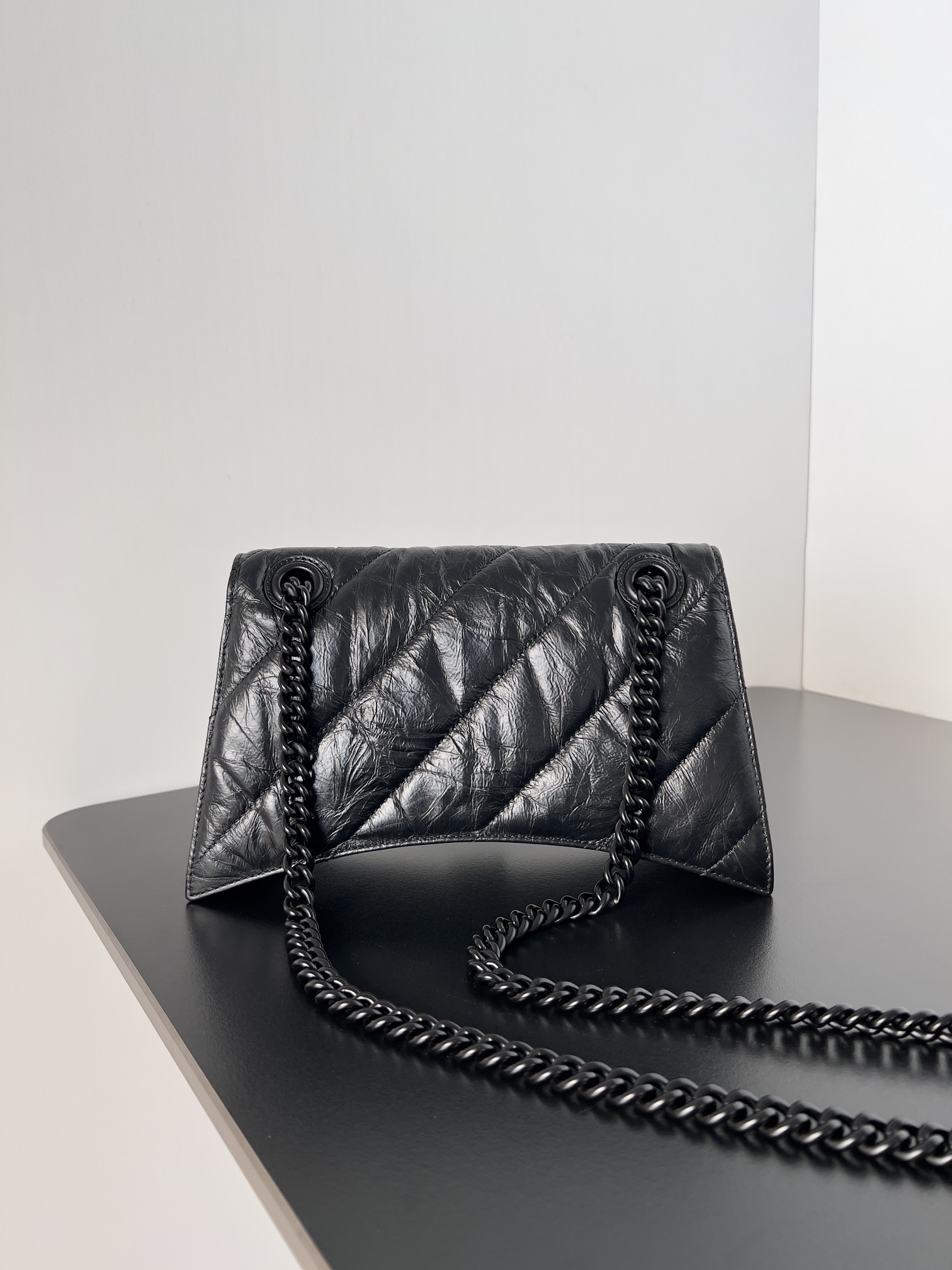 複刻balenciaga巴黎世家 Crush 小號黑色壓光牛皮革絎縫鏈帶包