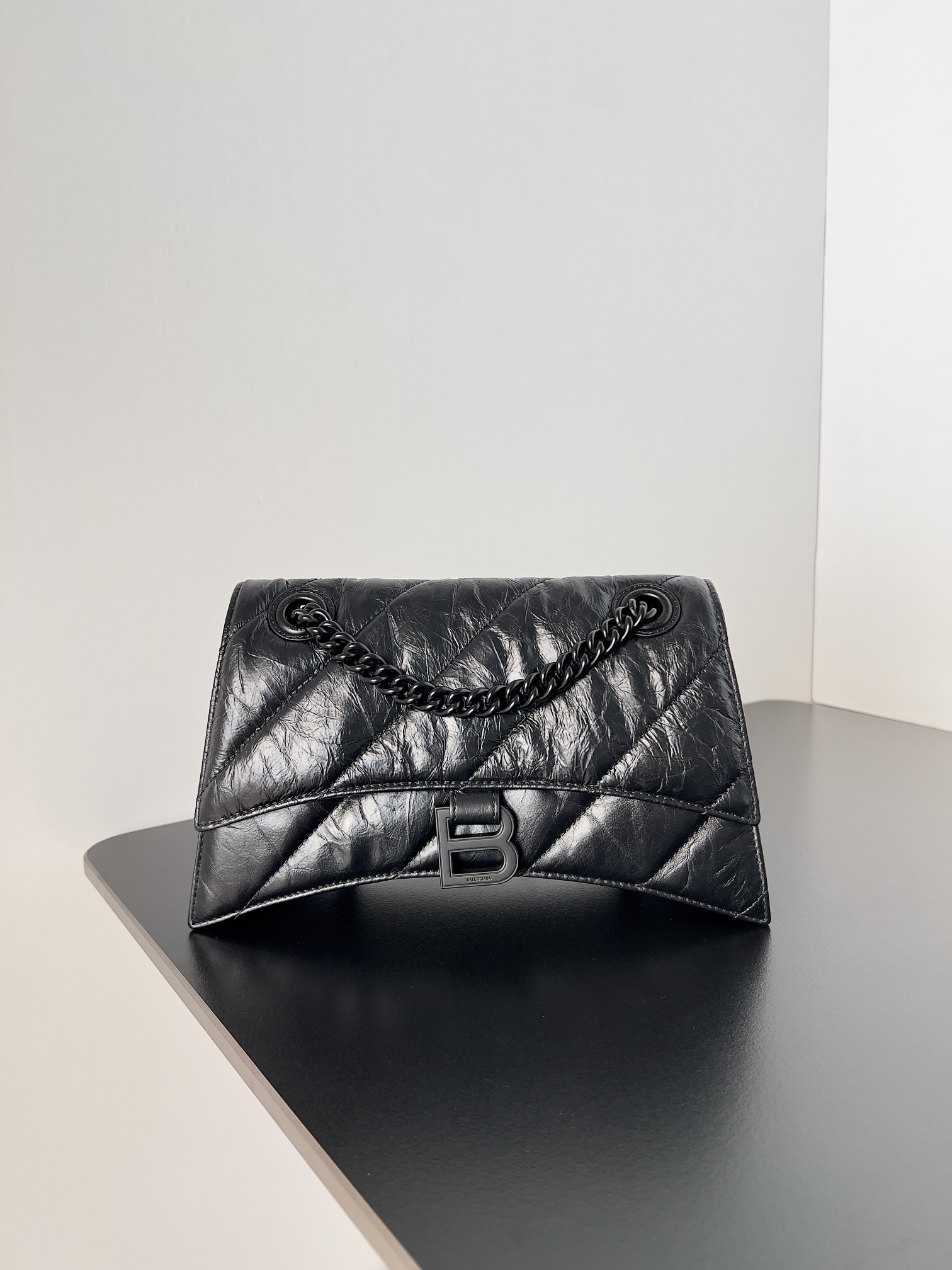複刻balenciaga巴黎世家 Crush 小號黑色壓光牛皮革絎縫鏈帶包