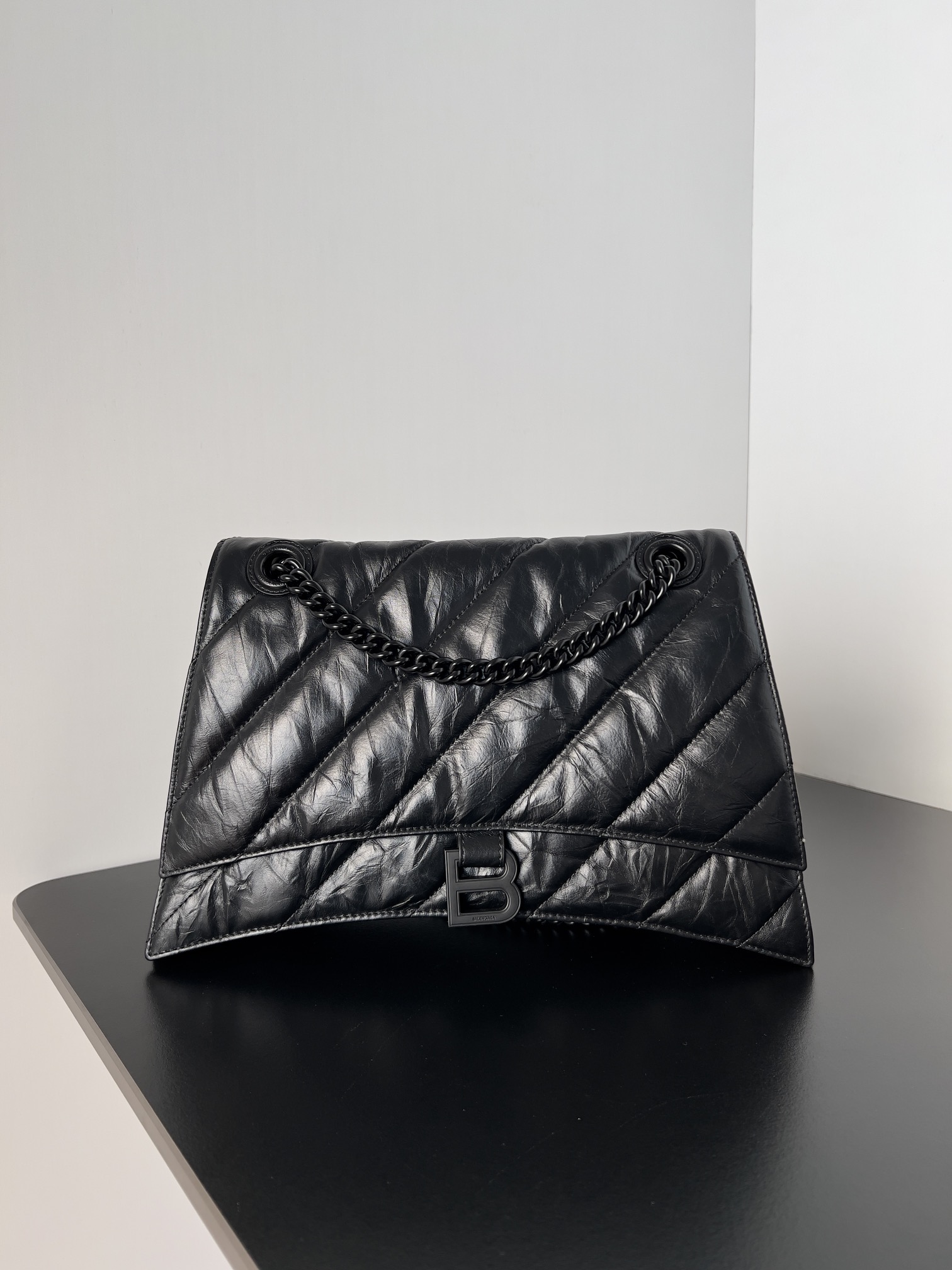 複刻balenciaga巴黎世家 Crush 中號黑色壓光牛皮革絎縫鏈帶包