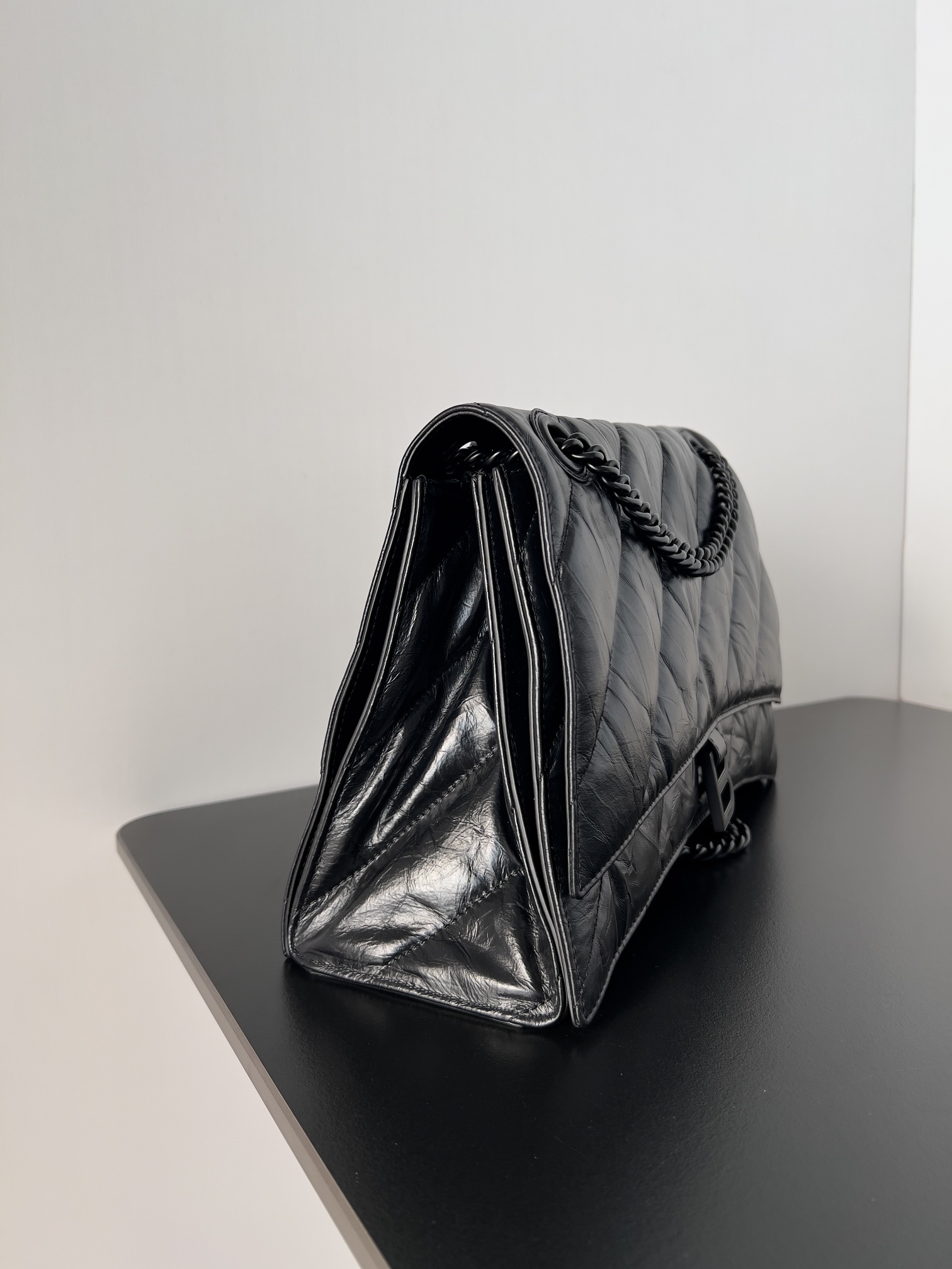複刻balenciaga巴黎世家 Crush 中號黑色壓光牛皮革絎縫鏈帶包