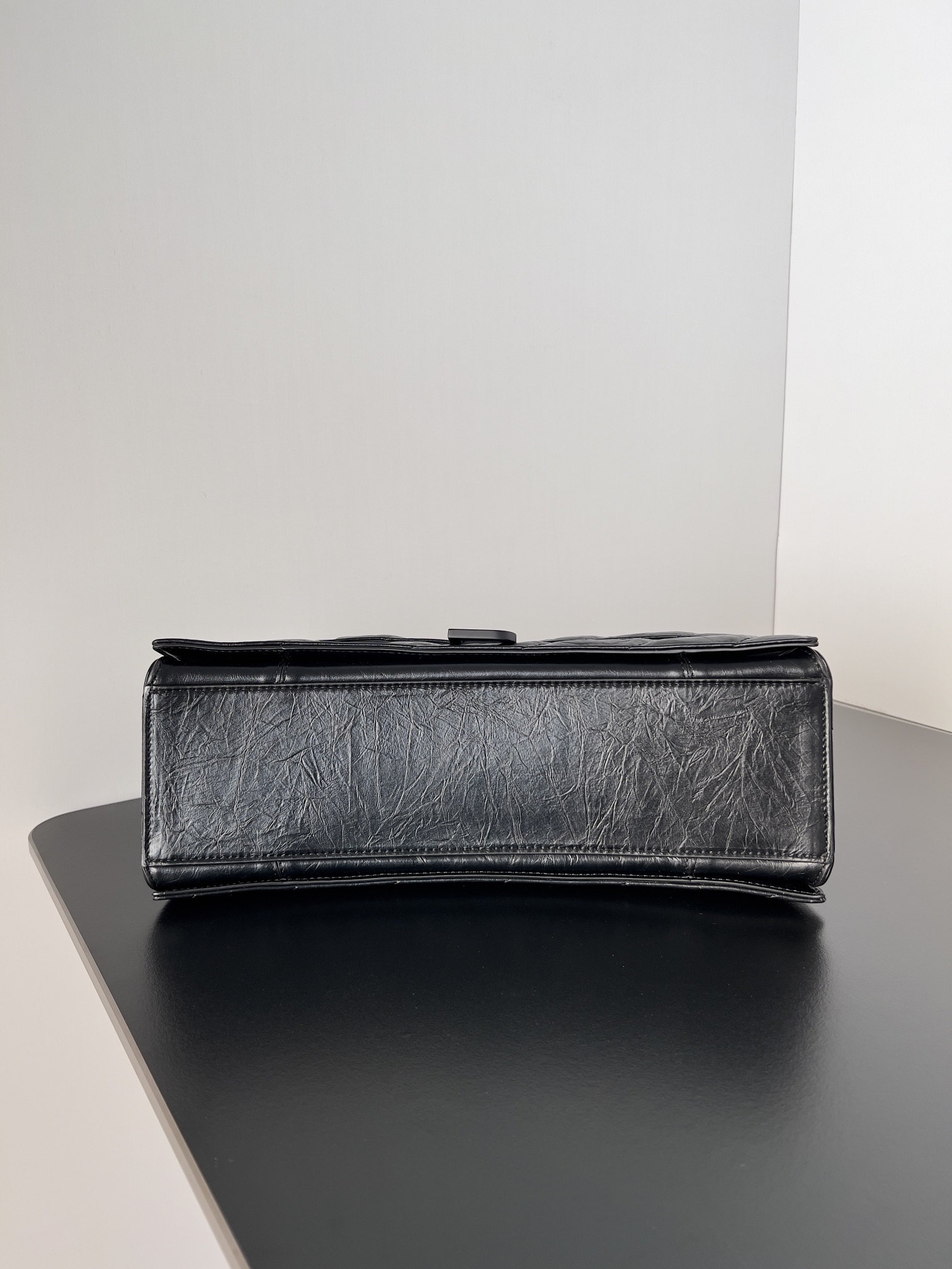 複刻balenciaga巴黎世家 Crush 中號黑色壓光牛皮革絎縫鏈帶包