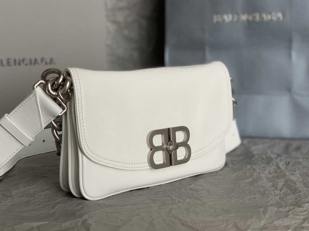 1比1複刻balenciaga巴黎世家 BB Soft牛皮革小號翻蓋包斜挎單肩包 黑色