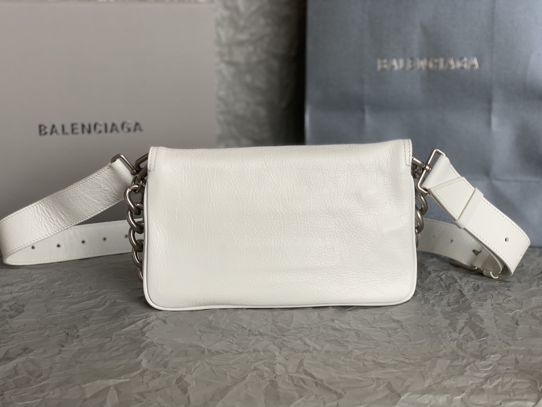 1比1複刻balenciaga巴黎世家 BB Soft牛皮革小號翻蓋包斜挎單肩包 黑色
