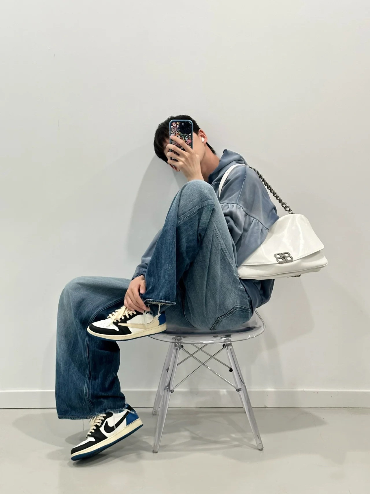 一比一高仿balenciaga巴黎世家 BB Soft牛皮革大號翻蓋包斜挎單肩包 黑色