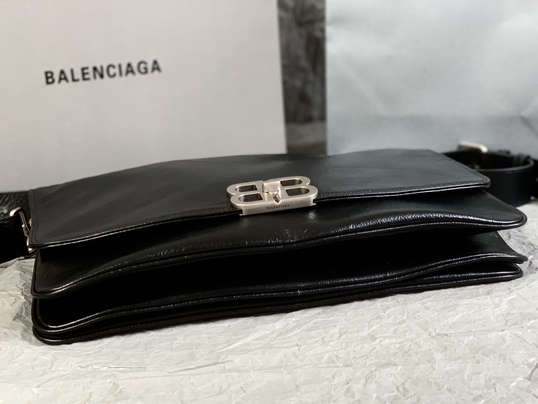 一比一高仿balenciaga巴黎世家 BB Soft牛皮革大號翻蓋包斜挎單肩包 黑色