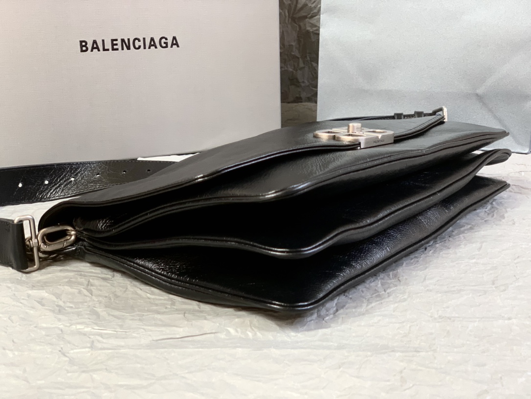 一比一高仿balenciaga巴黎世家 BB Soft牛皮革大號翻蓋包斜挎單肩包 黑色