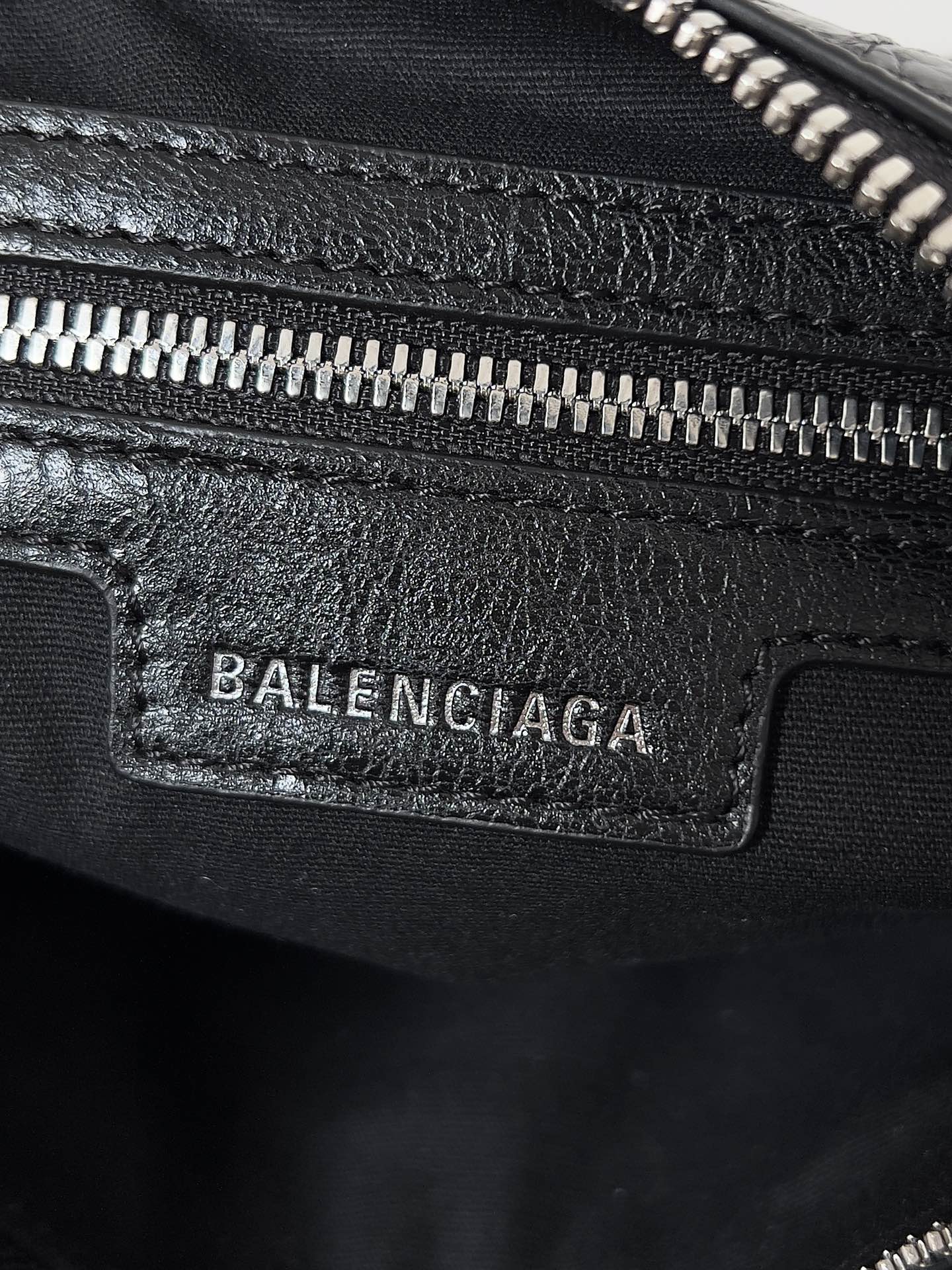 1比1高仿balenciaga巴黎世家 Le Cagole 小號黑色細紋羊皮革單肩包