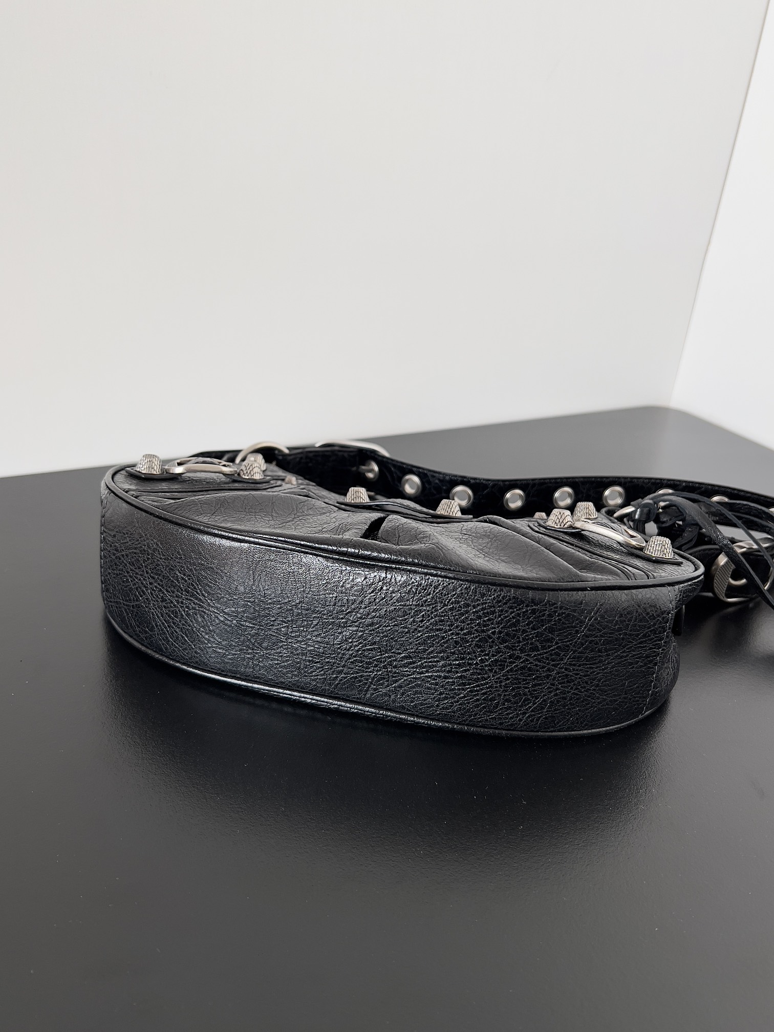 1比1高仿balenciaga巴黎世家 Le Cagole加小號黑色細紋羊皮革單肩包