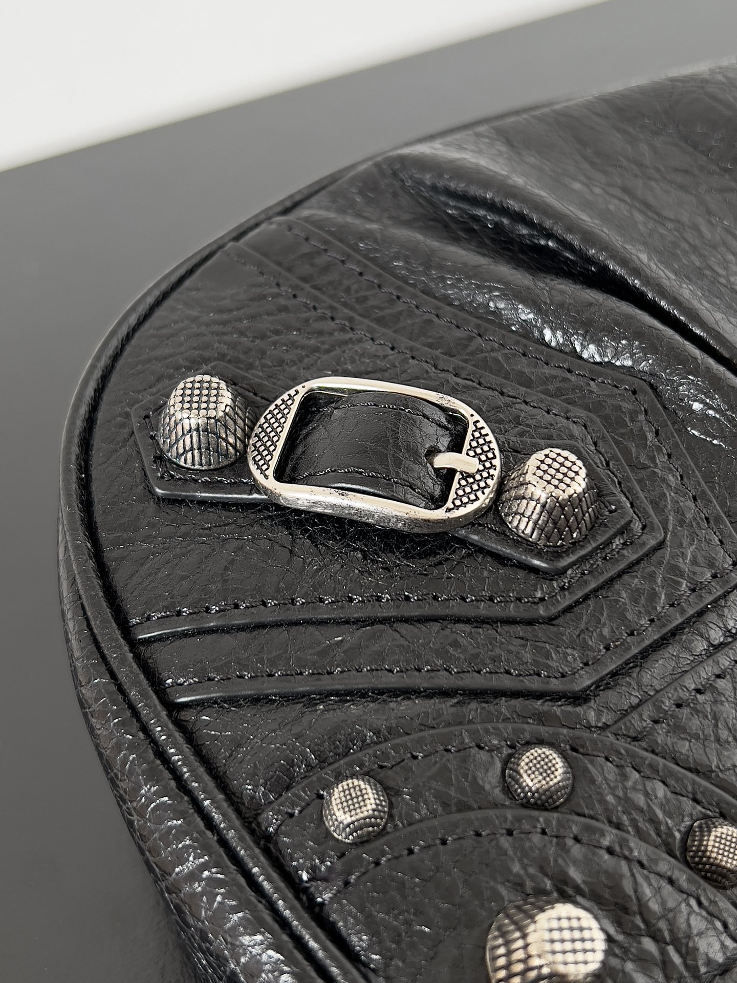 1比1高仿balenciaga巴黎世家 Le Cagole加小號黑色細紋羊皮革單肩包
