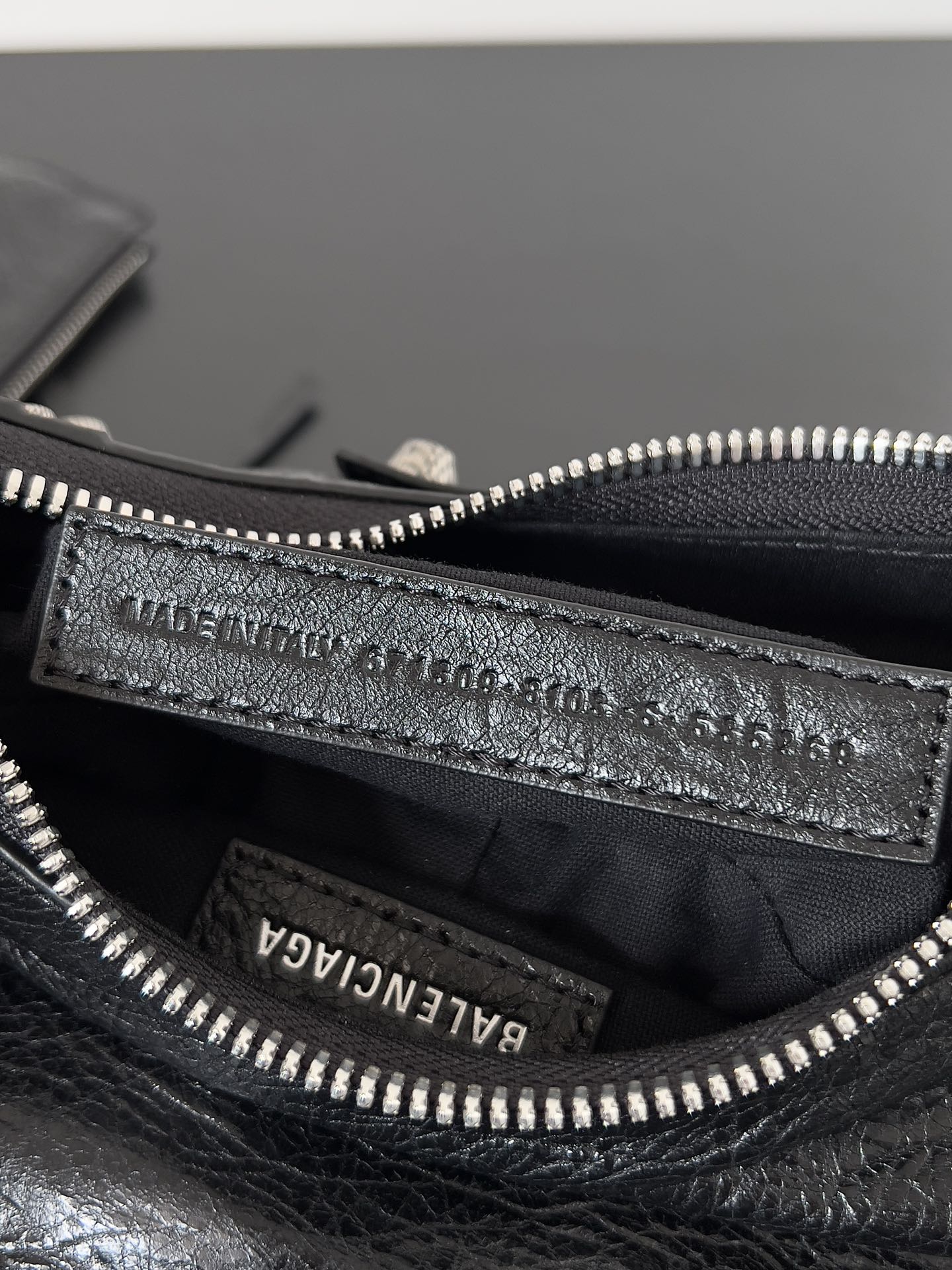 1比1高仿balenciaga巴黎世家 Le Cagole加小號黑色細紋羊皮革單肩包