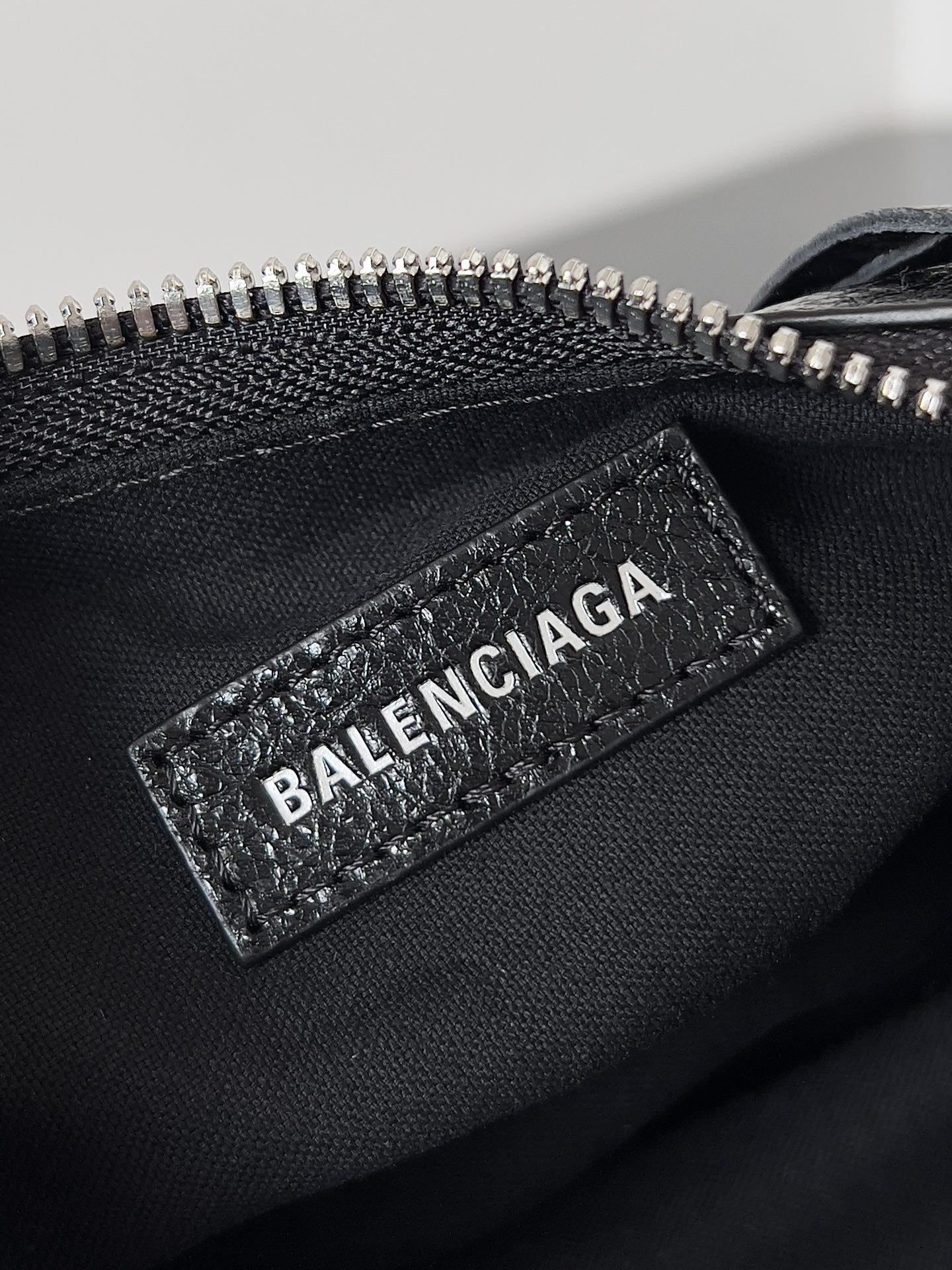 1比1高仿balenciaga巴黎世家 Le Cagole加小號黑色細紋羊皮革單肩包