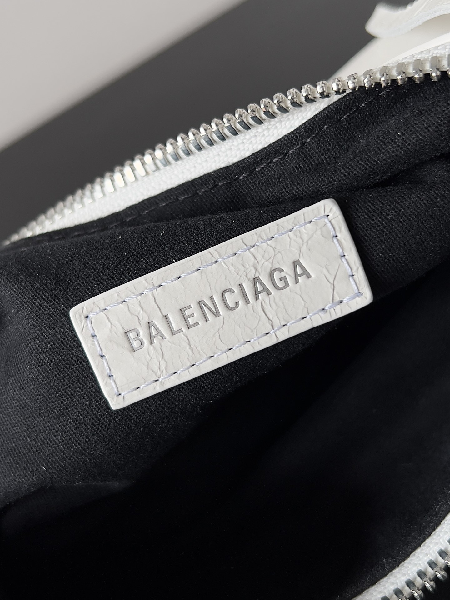 専櫃複刻balenciaga巴黎世家 Le Cagole加小號白色細紋羊皮革單肩包