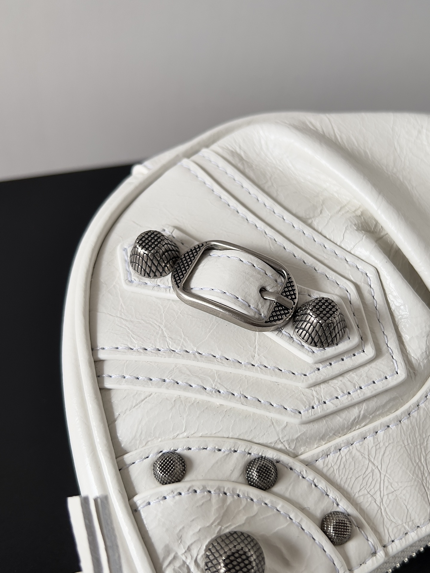 専櫃複刻balenciaga巴黎世家 Le Cagole加小號白色細紋羊皮革單肩包