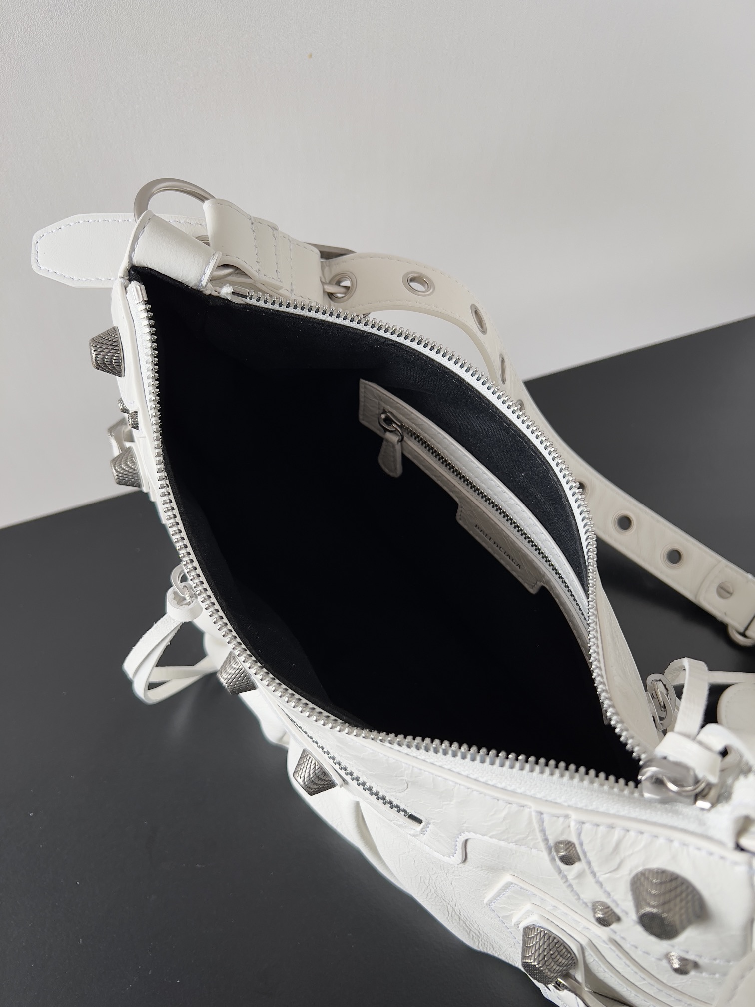 専櫃複刻balenciaga巴黎世家 Le Cagole小號白色細紋羊皮革單肩包