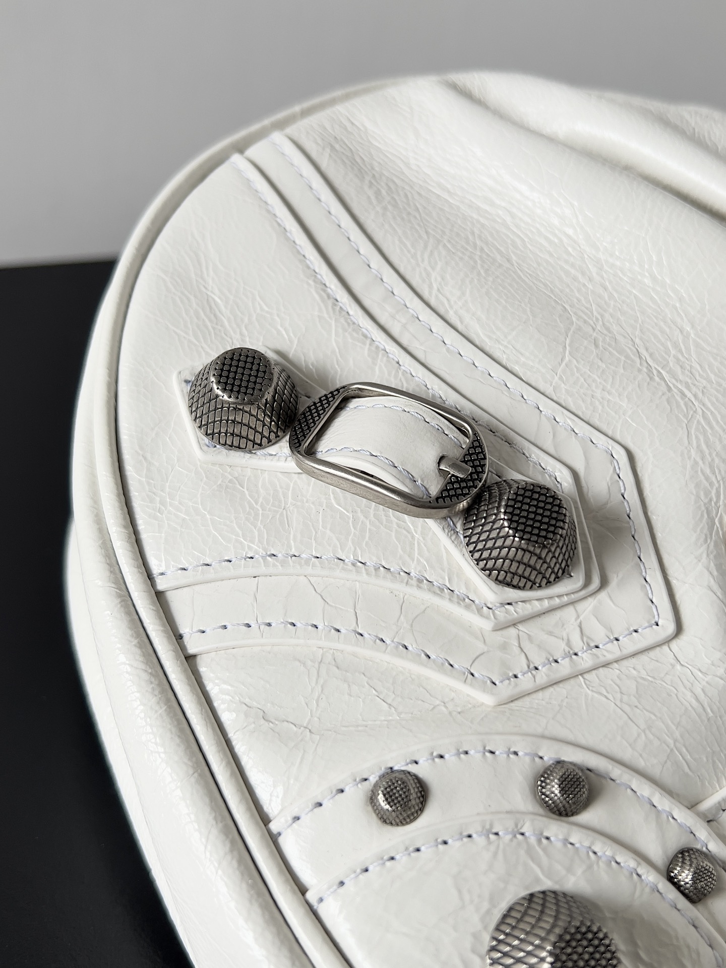 専櫃複刻balenciaga巴黎世家 Le Cagole小號白色細紋羊皮革單肩包
