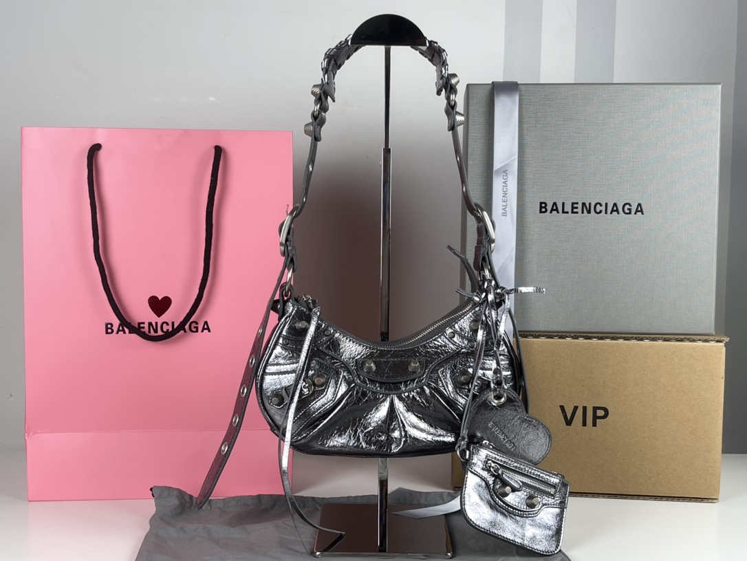 高仿balenciaga巴黎世家 Le Cagole加小號銀色金屬光澤細紋羊皮革單肩包
