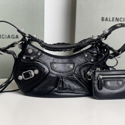 高仿BALENCIAGA巴黎世家 LE CAGOLE 加小號油蠟皮黑色鑲萊茵石單肩包