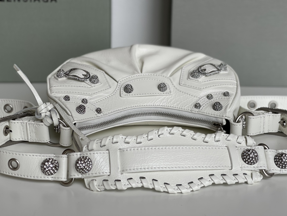 高仿BALENCIAGA巴黎世家 LE CAGOLE 加小號油蠟皮白色鑲萊茵石單肩包
